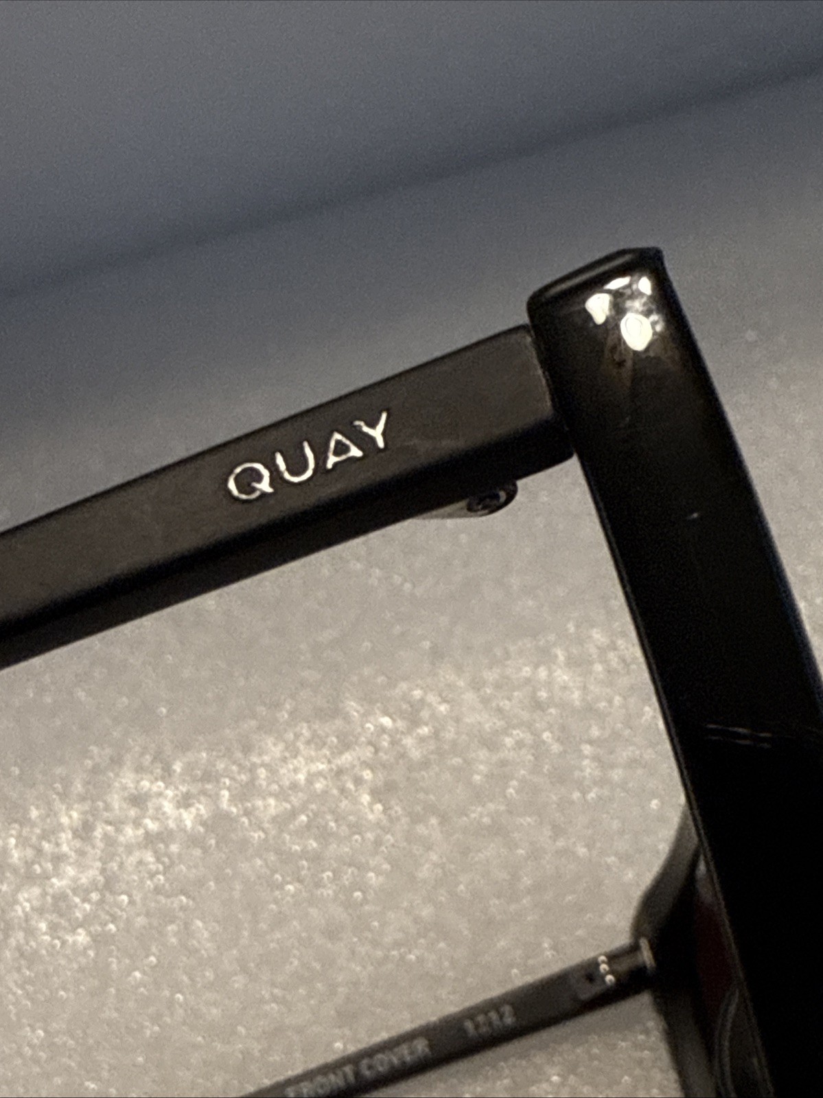 QUAY Womens Front-Cover 1212 Matte & Polished Black/Brown Yellow Polarized