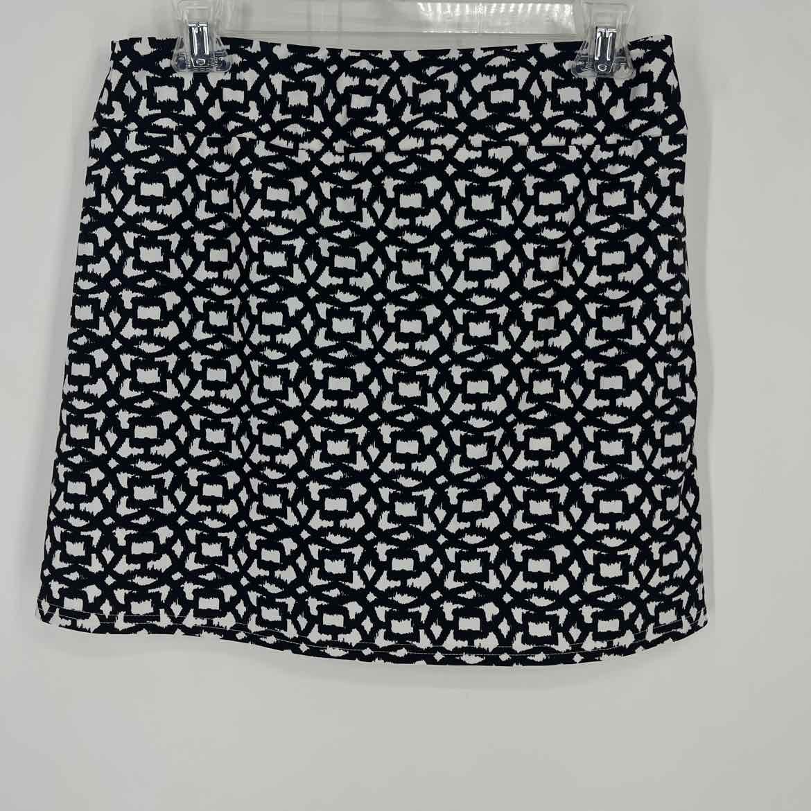 Size SMALL Black White Print Skort