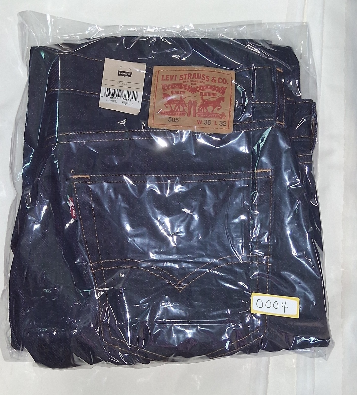 Levi’s NWT Men’s 500 Series 505 Regular Fit Straight Leg Jeans – Dark Wash Blue