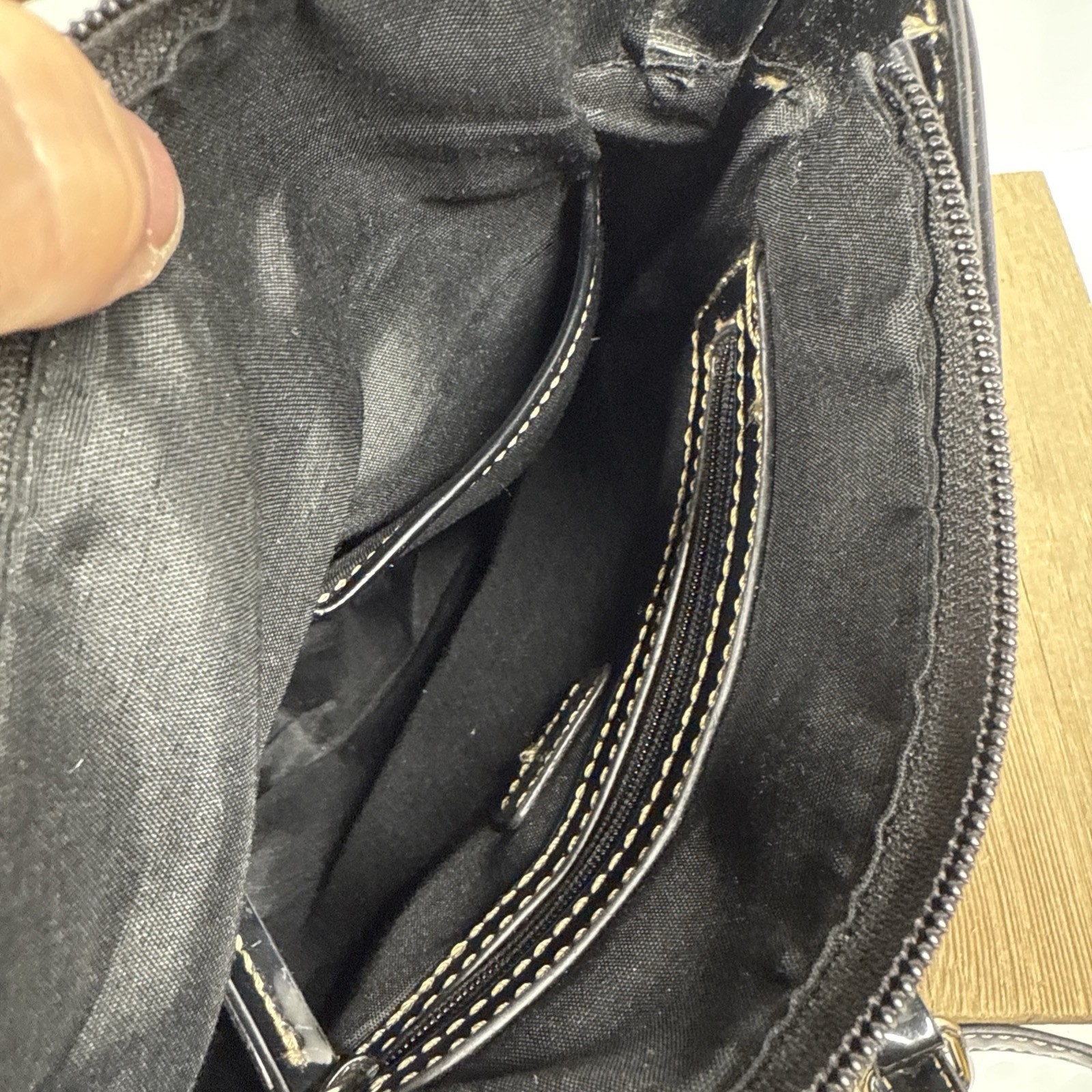 Chaps Salerno Leopard Print Crossbody Bag Vegan Patent Black Strap/Chain, Read.