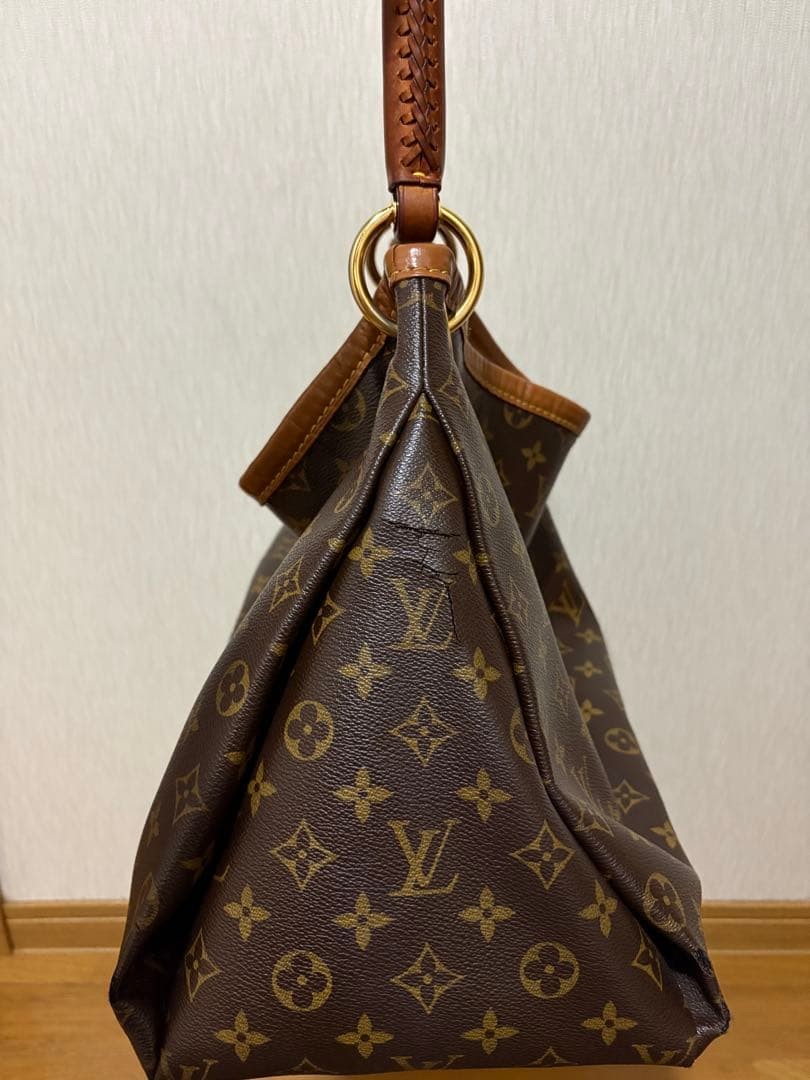 Authentic Louis Vuitton Monogram Artsy MM M40249 Shoulder Bag