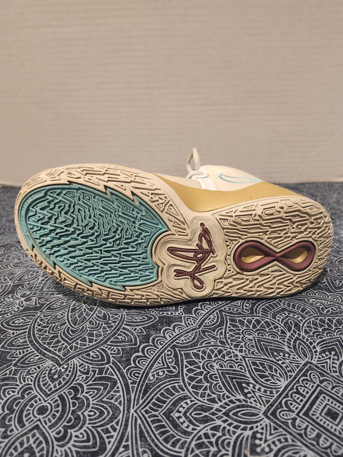 Size 4Y- Nike Sue Bird x Kyrie Infinity Golden Tribute DD0334 002! Nice!