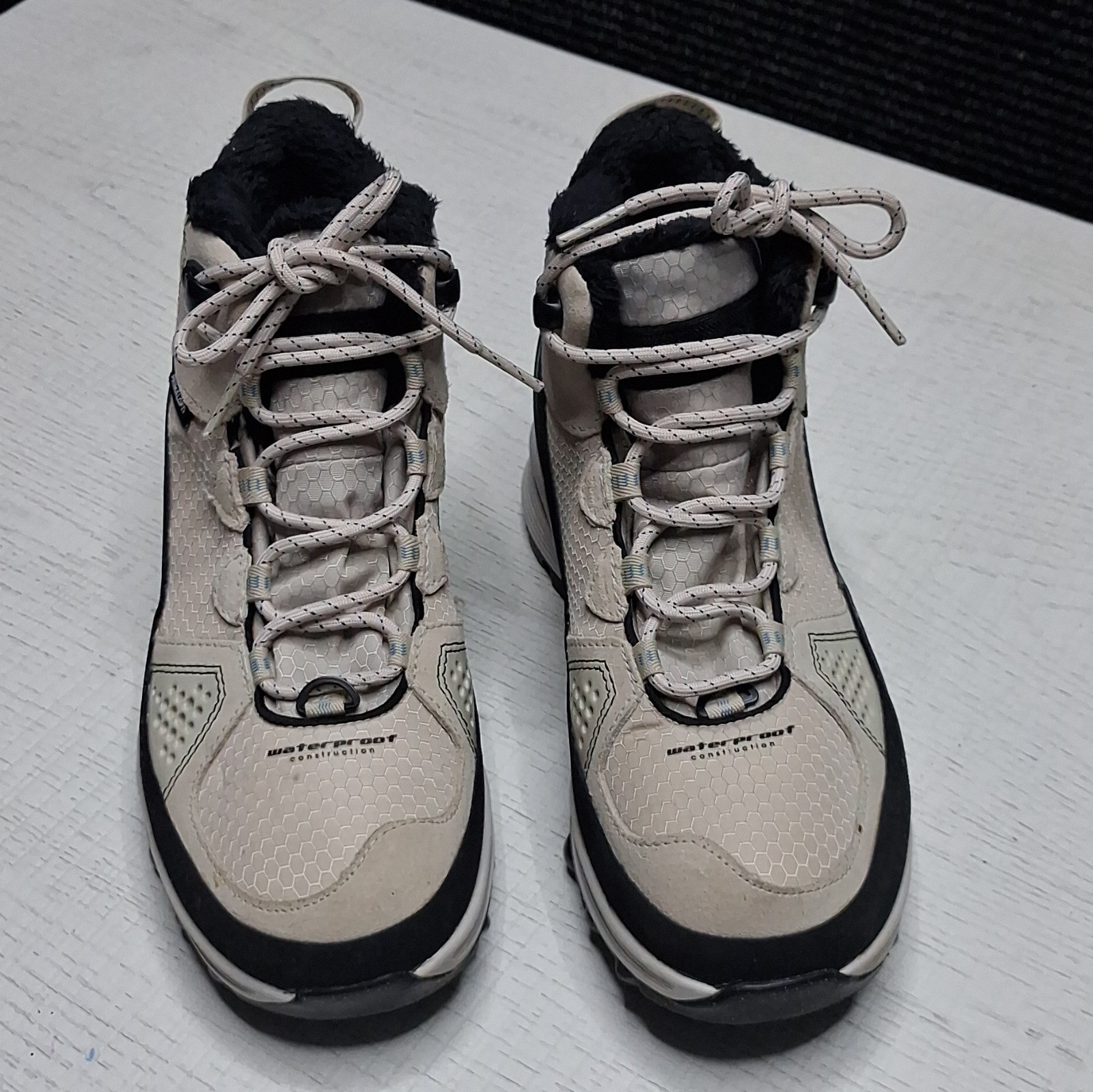 New Balance Women’s Mid Top Hiking Sneakers Water Resistant Vibram Beige Black