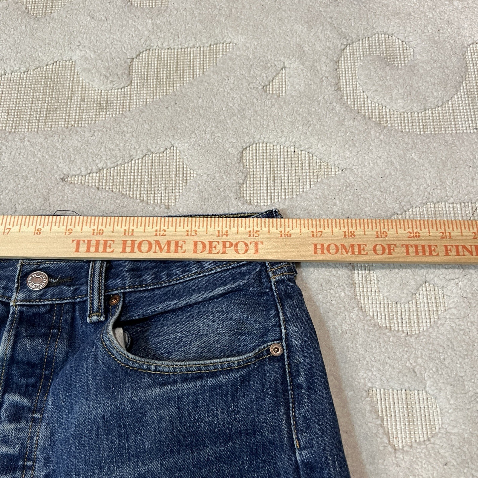 Vintage Levi’s 501 Button Fly Jeans Men’s 32×31 Blue Denim