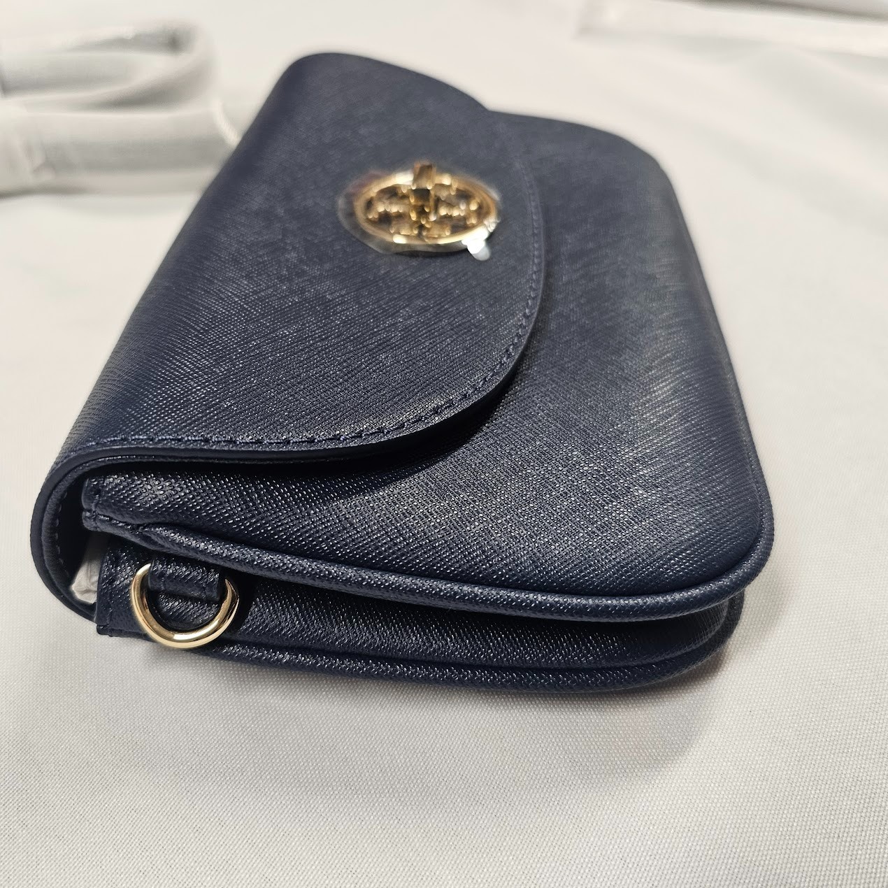 Tory Burch Description Robinson Clutch / Cross Body NAVY style# 33639