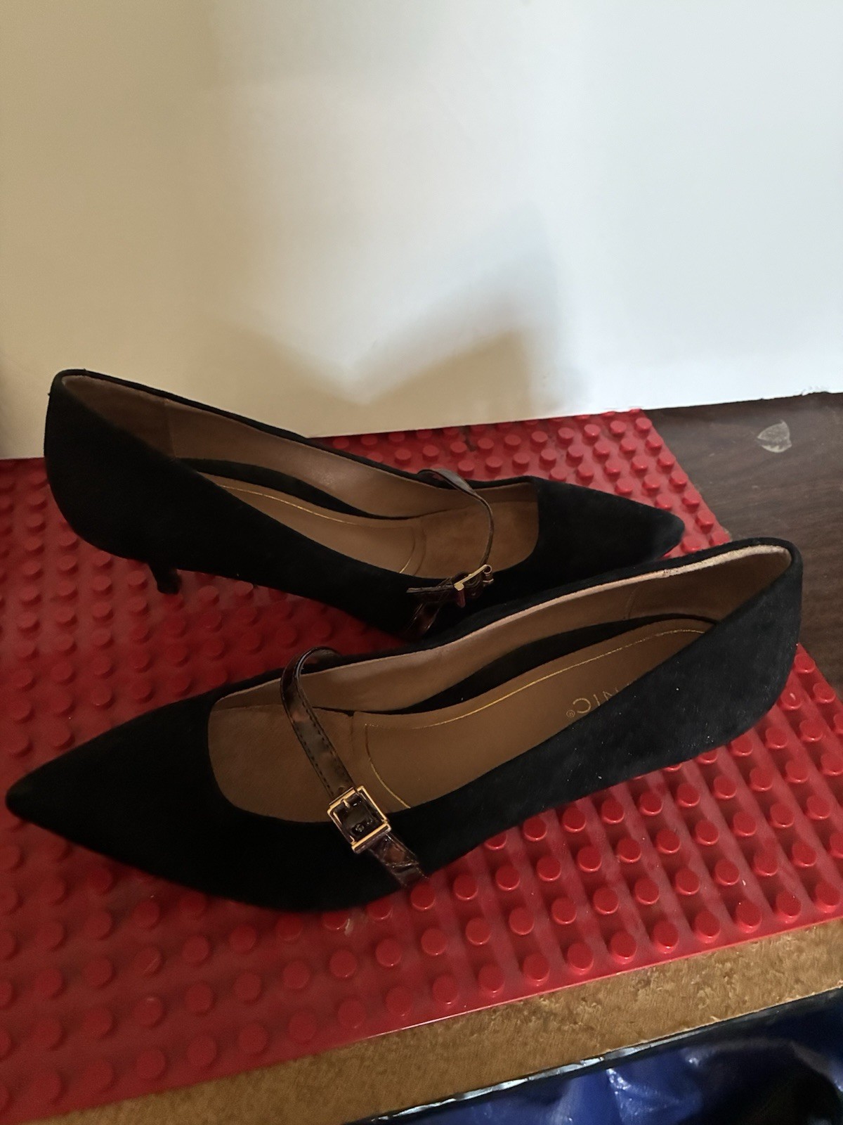 Vionic Women’s Black Suede Pointed Toe Mary Jane Pumps Buckle Strap Size 9