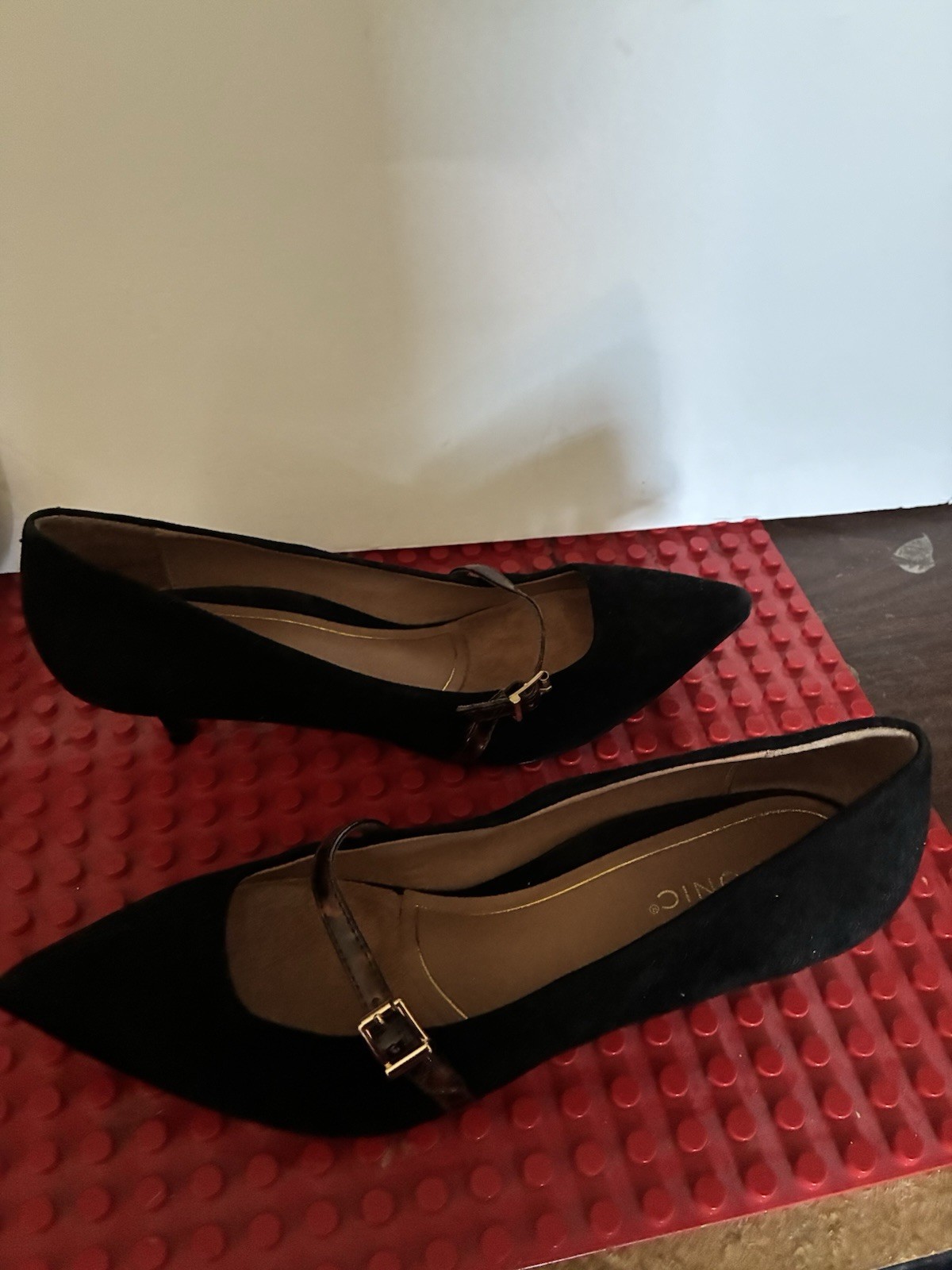 Vionic Women’s Black Suede Pointed Toe Mary Jane Pumps Buckle Strap Size 9