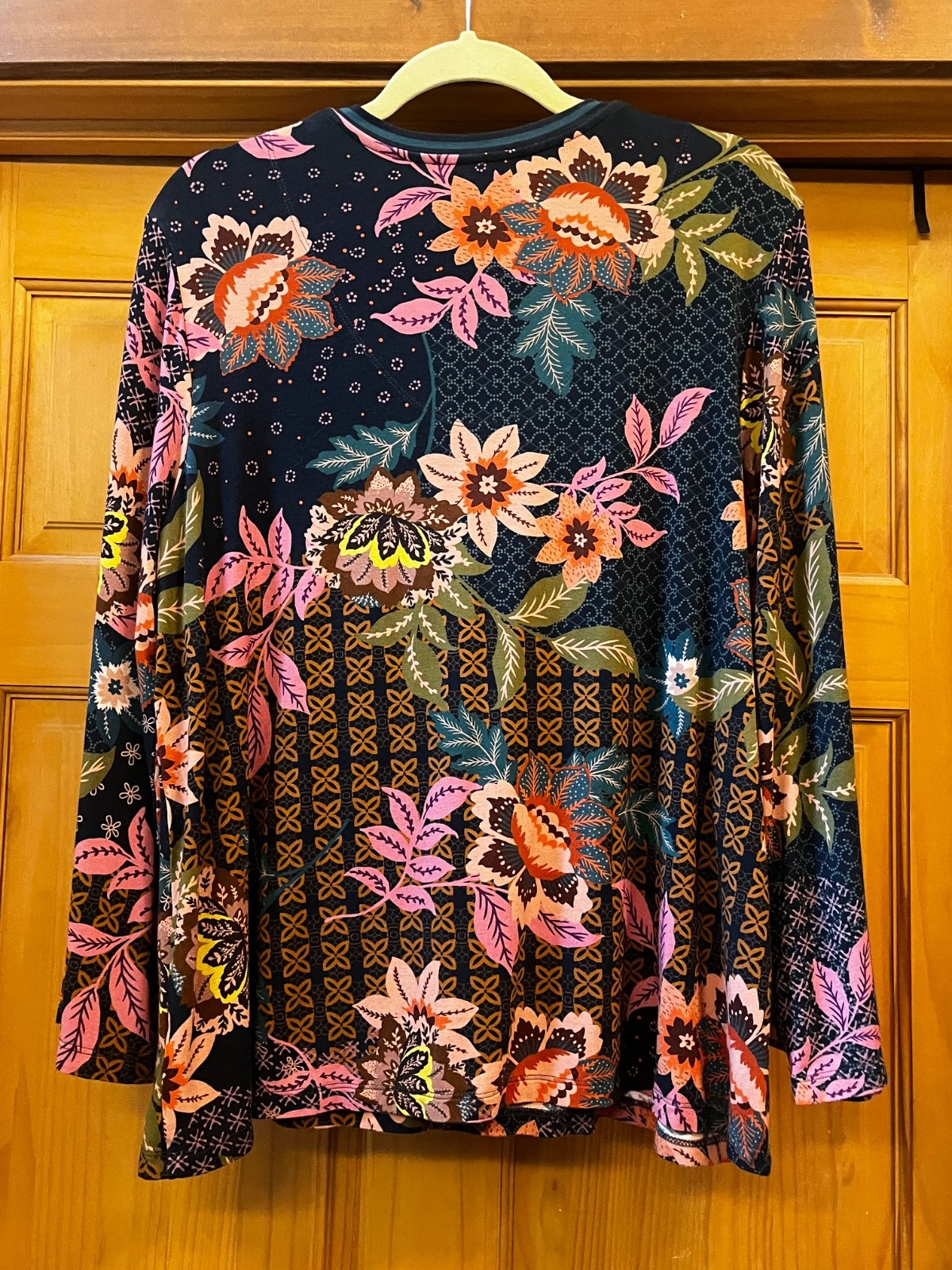 Johnny Was Delfino top, v neck kimono sleeves , large