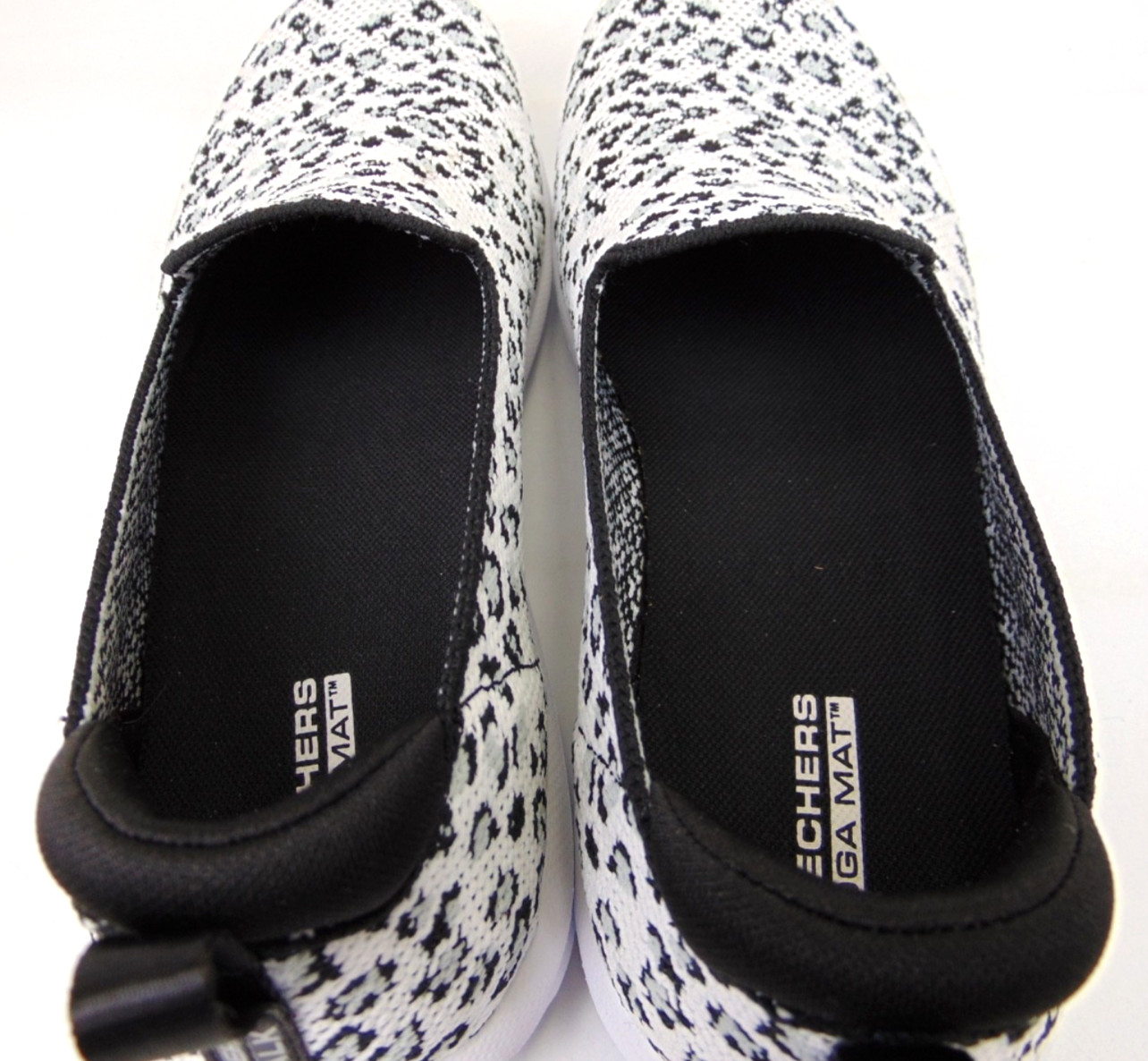 NEW Skechers GOwalk Stretch Fit Comfort Shoes Women’s Size 8.0 M, Gray Sneakers