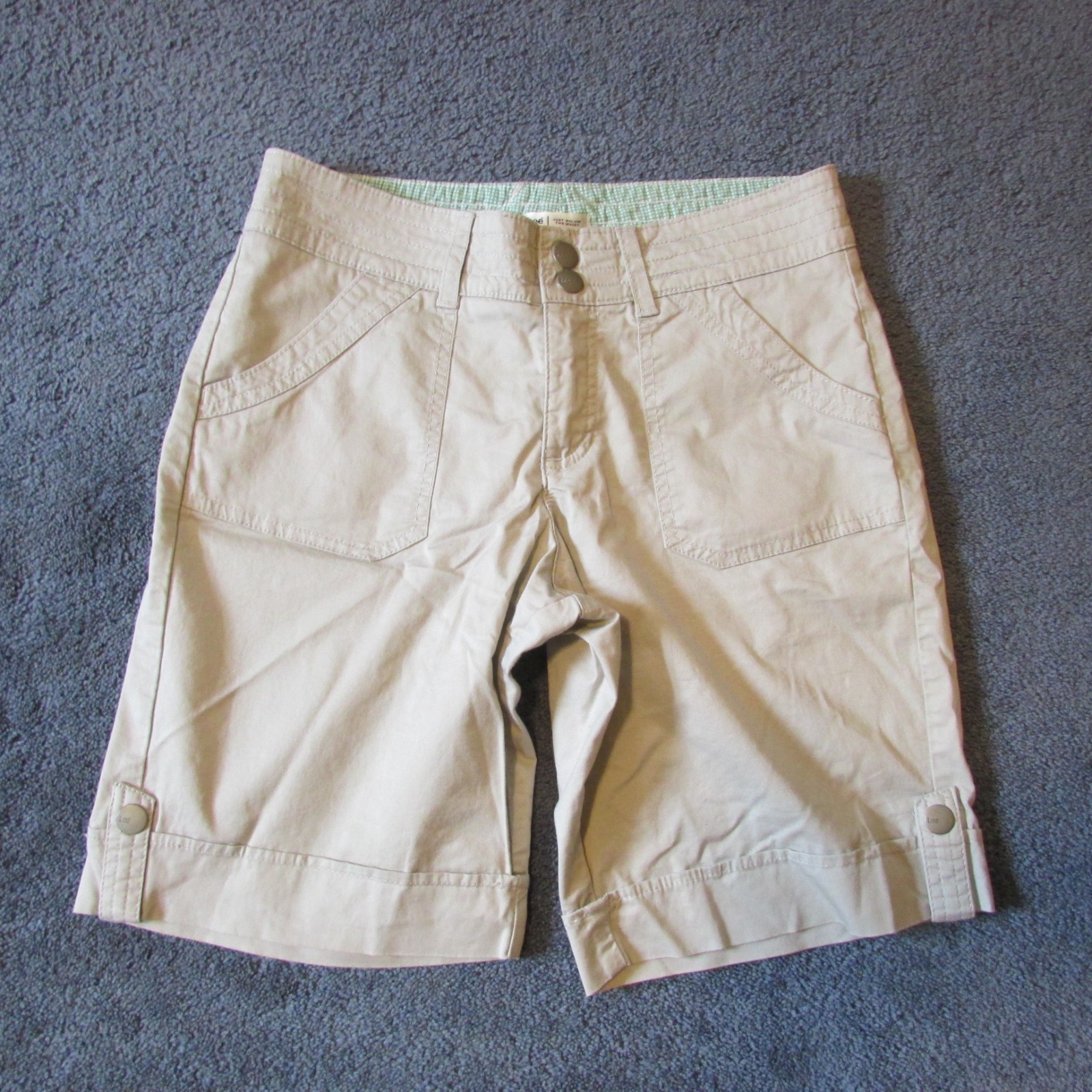 NWOT Lee Just Below Waist 8 Beige Bermuda Shorts Longer Leg Deep Pkts