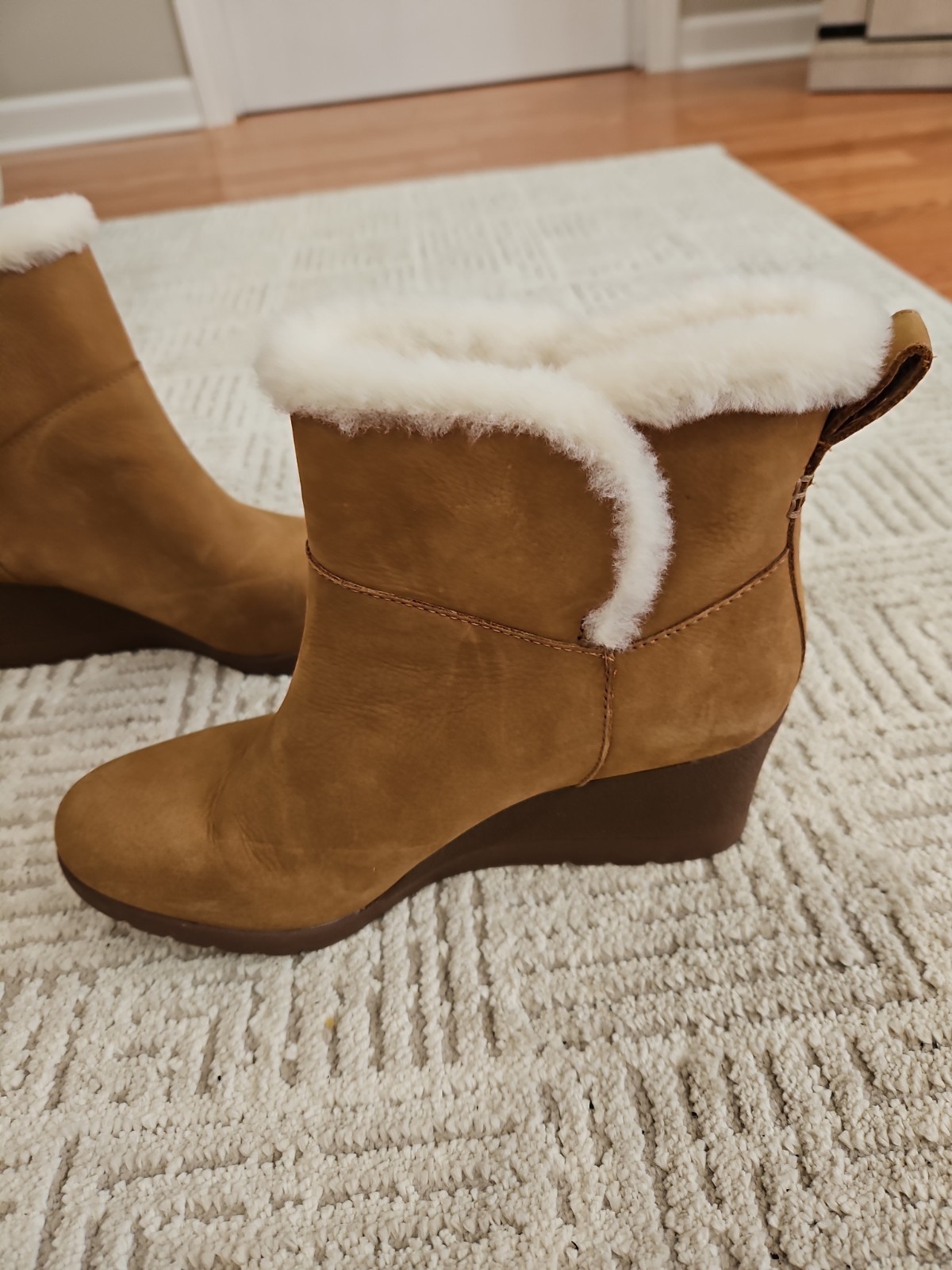 UGG SEYLINE WOMEN BOOTS SUEDE CHESTNUT US 7 Wedge Hidden Heel Brown New Sherpa