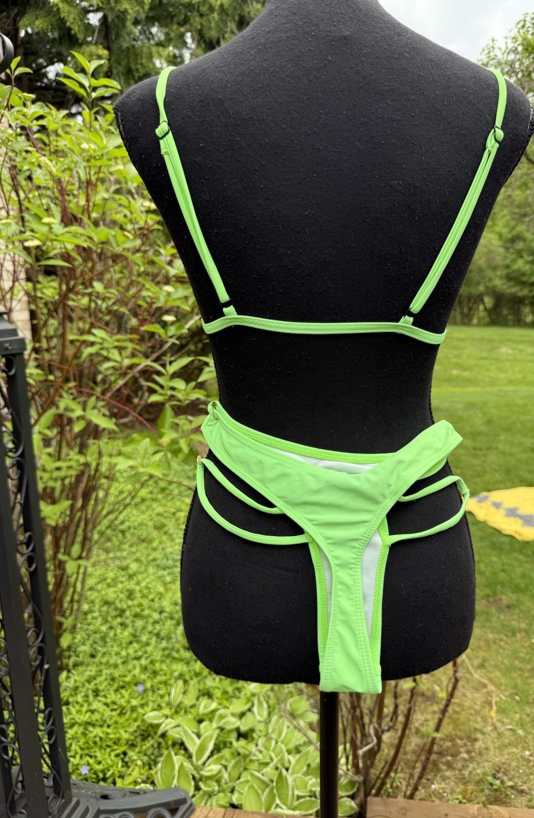 Neon Green Strappy Bikini Set size M 80% nylon 20% spandex pre-owned + Gift
