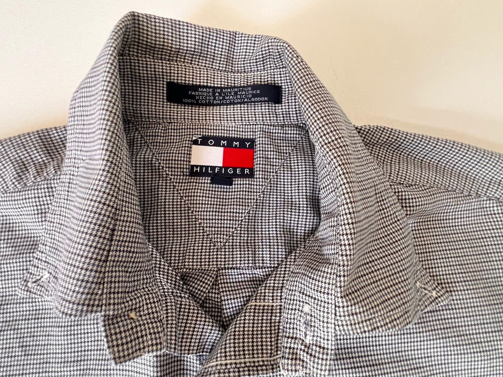 Tommy Hilfiger Button Up Shirt Men’s Large White with Blue Houndstooth Pattern