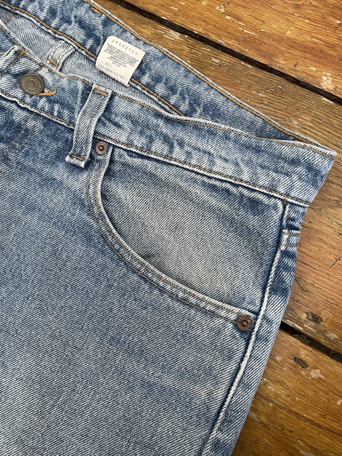 Vintage 90s Levi’s 565 Made in USA Wide Leg Loose Fit Jeans Light Blue Denim