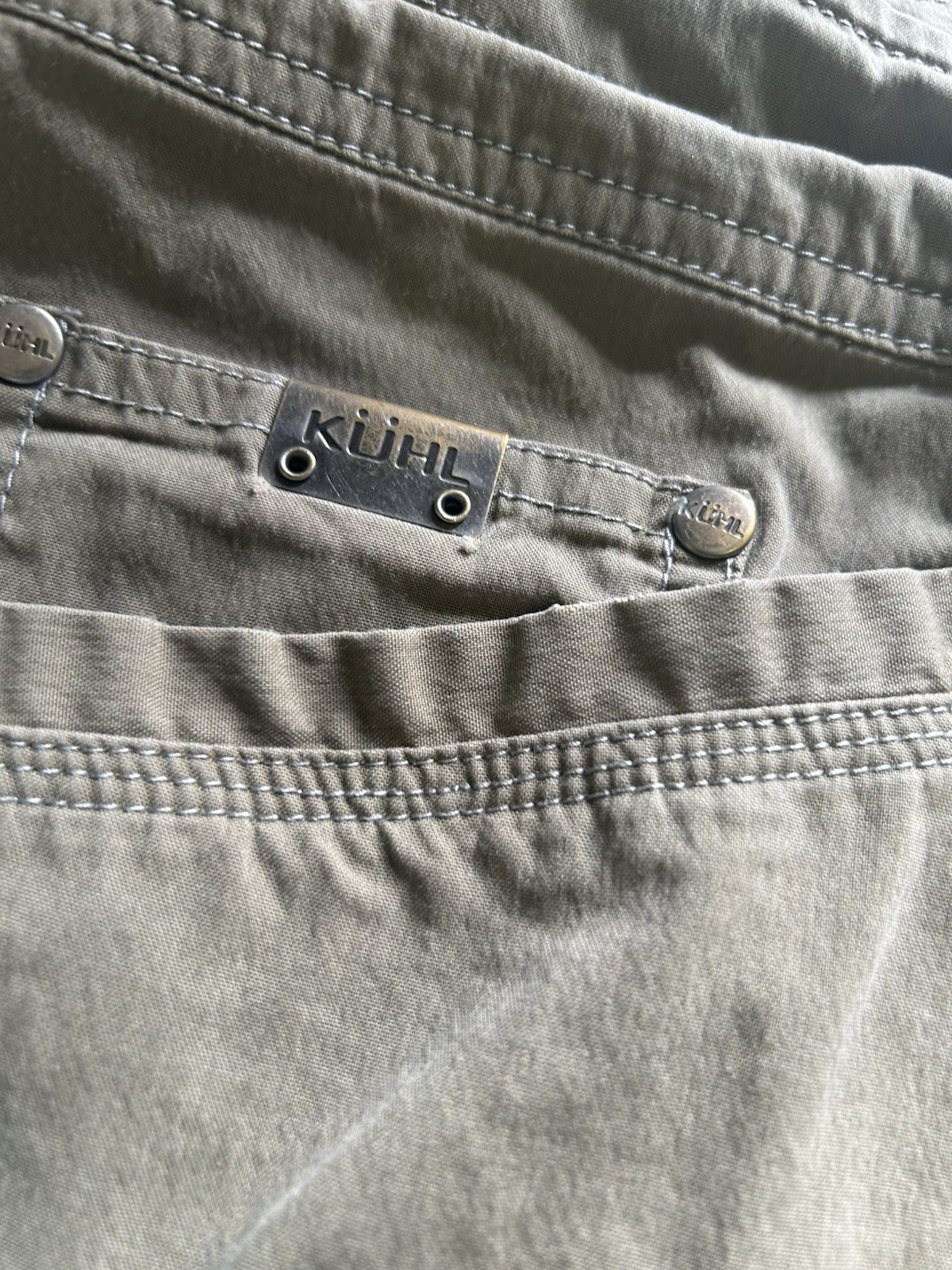 KÜHL Men’s Beige Cotton Nylon Canvas Cargo Shorts Flat Front Zip Pockets Logo