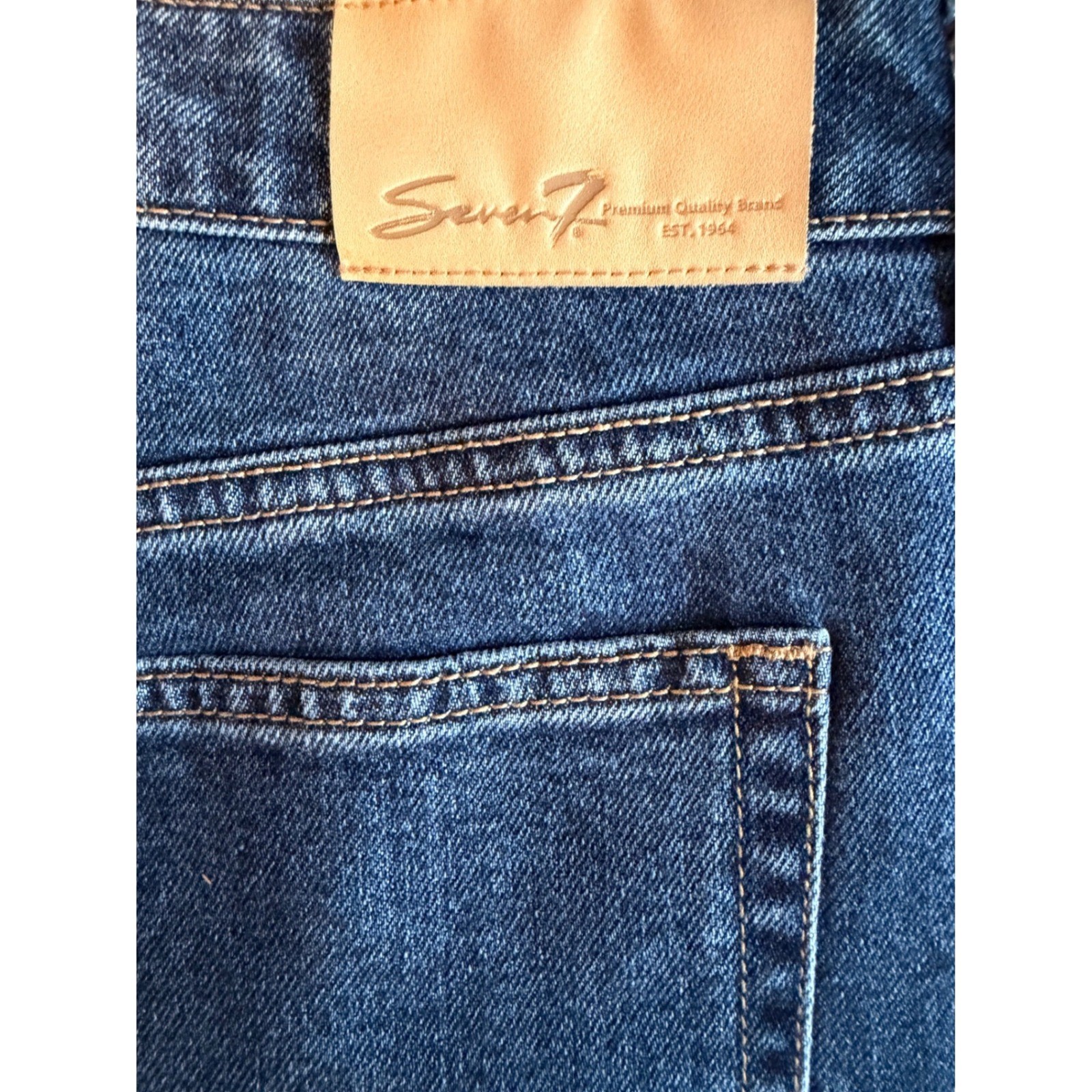 Seven7 Slim Straight Jean Birch Medium Wash Denim High Rise Size 6 MY10158DE