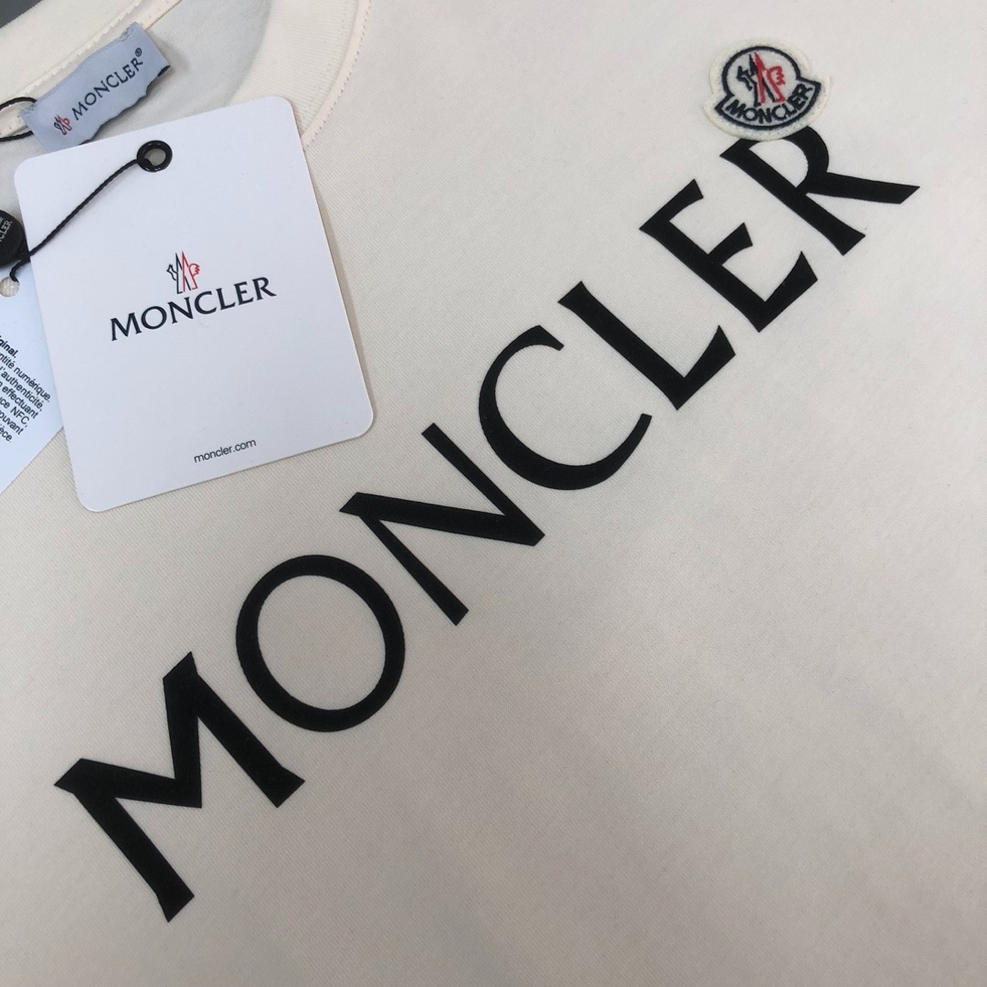 Moncler Unisex Oversized White Classic Crew-Neck Short-Sleeve Shirt M