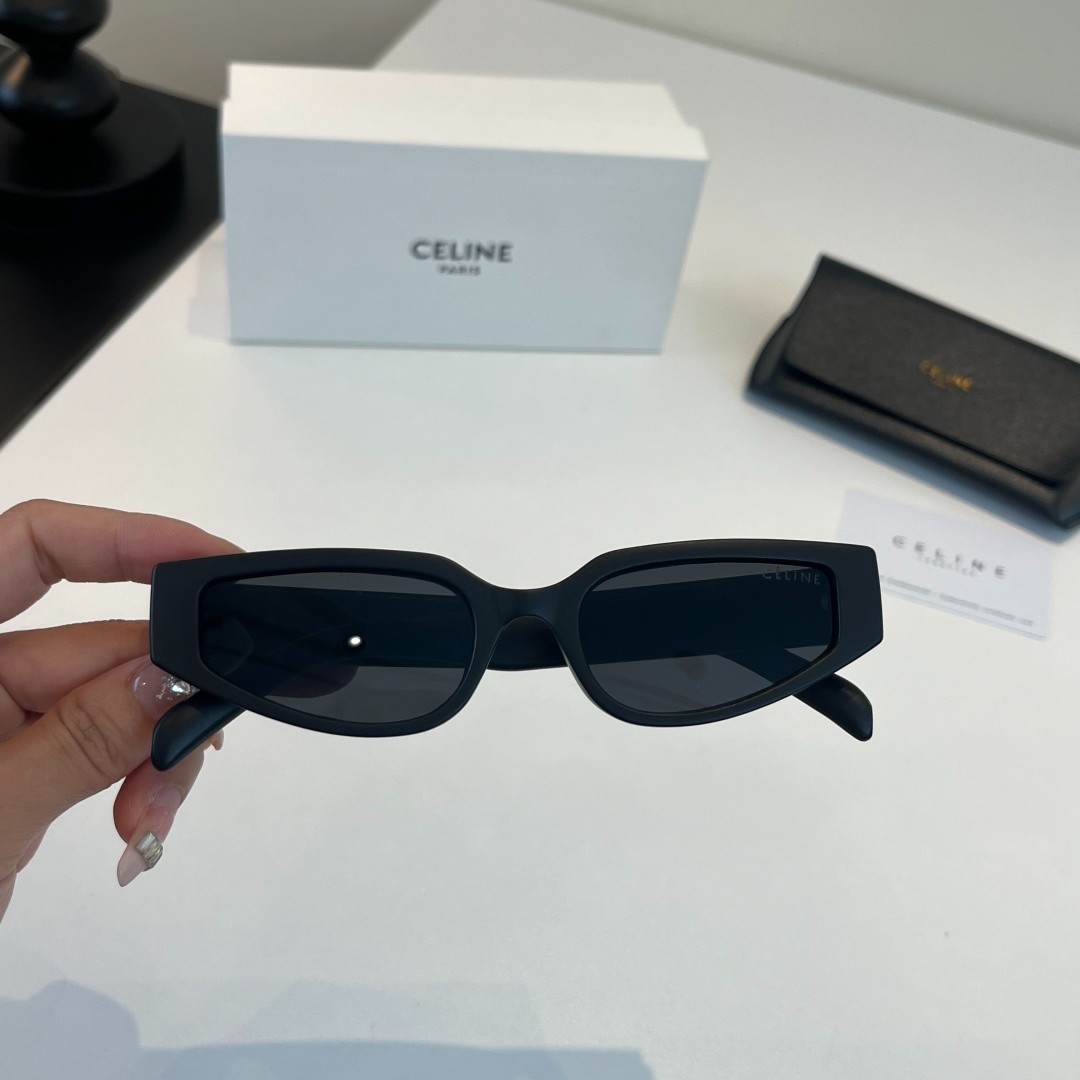 Celine CL40282U 01B Triomphe Sunglasses Black Silver Logo 53‑18‑140