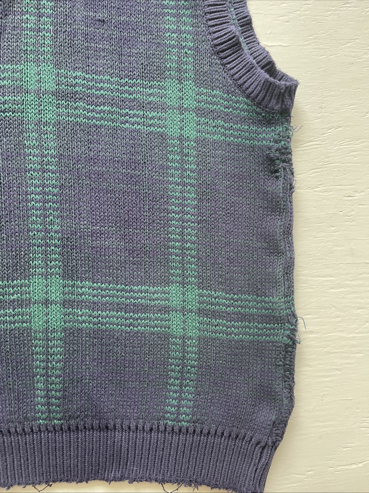 Vintage GAP Distressed Cotton Tartan Plaid Sweater Vest Pullover Men’s Small