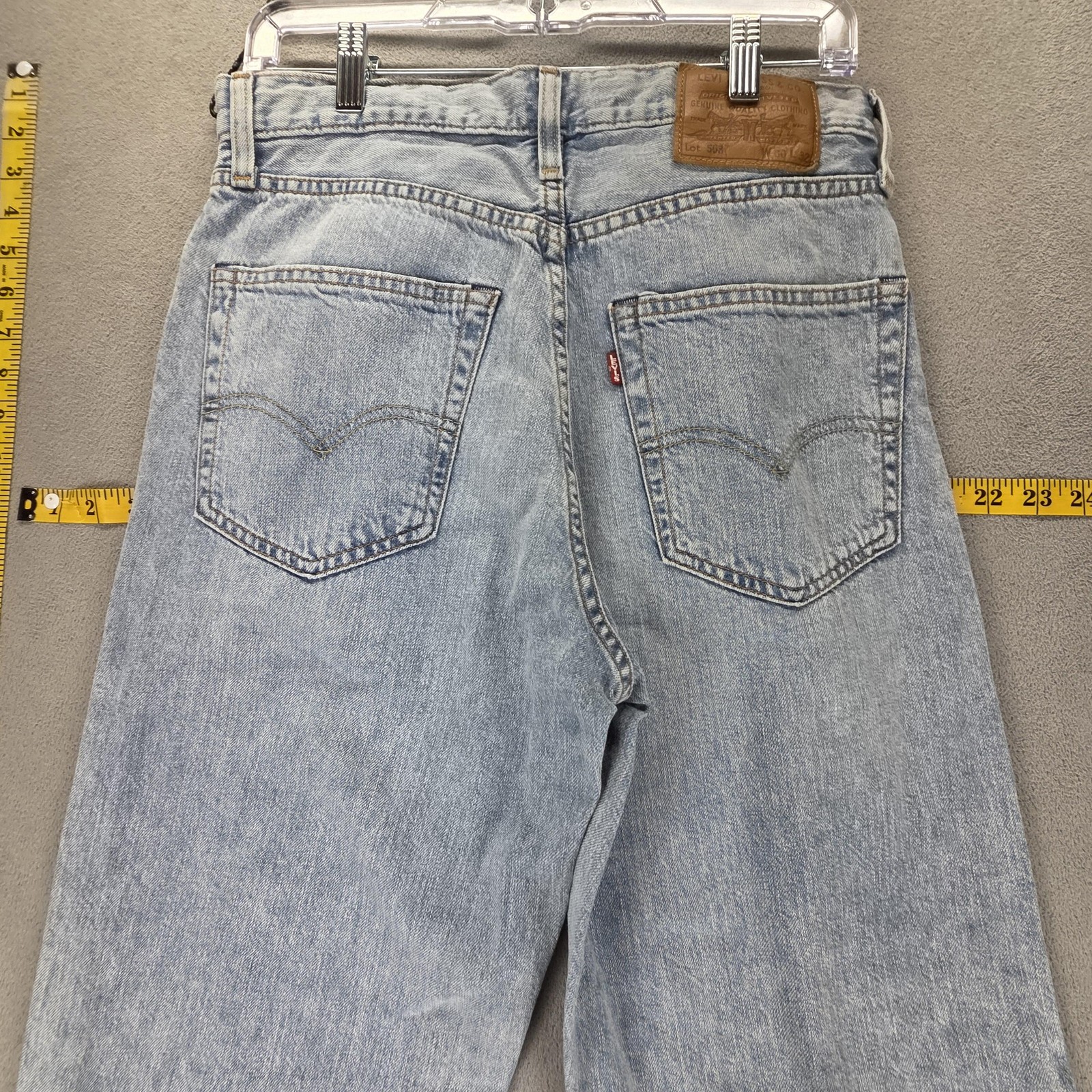 Levis 568 Jeans Mens 30×32 Light Wash Blue Denim Relaxed Tapered Zip Fly