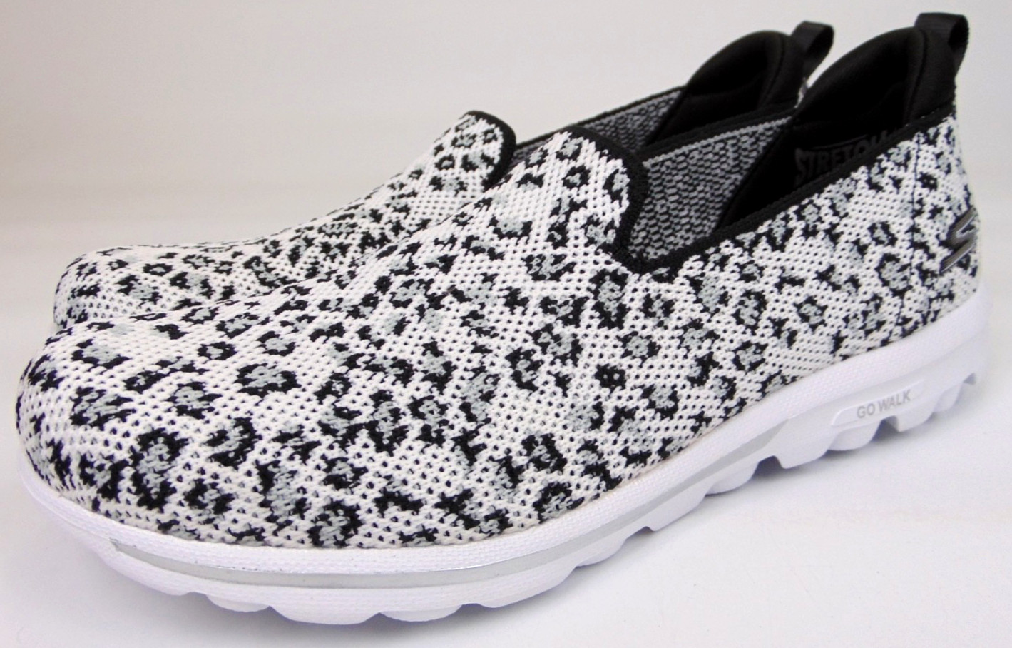 NEW Skechers GOwalk Stretch Fit Comfort Shoes Women’s Size 8.0 M, Gray Sneakers