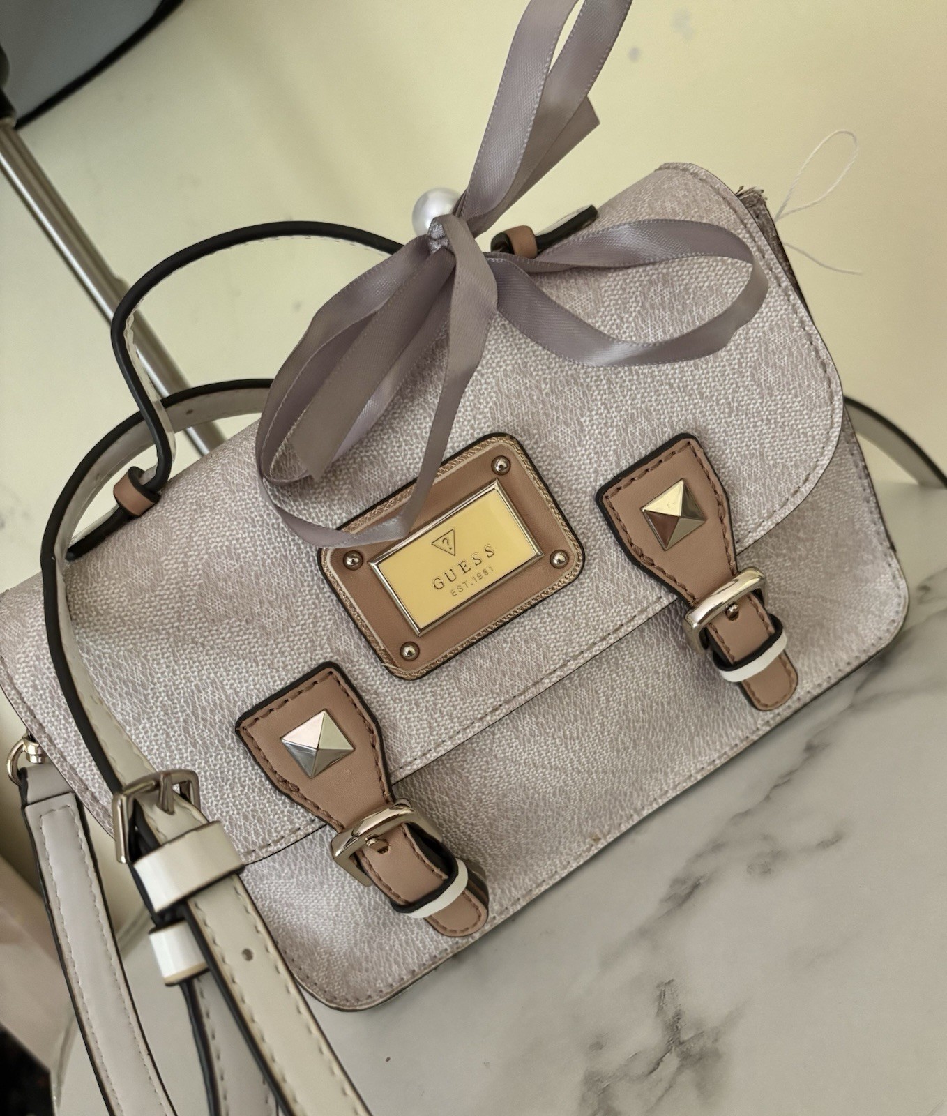 GUESS!7.5 By 6.5 Handheld Beitcrlastic Bag!