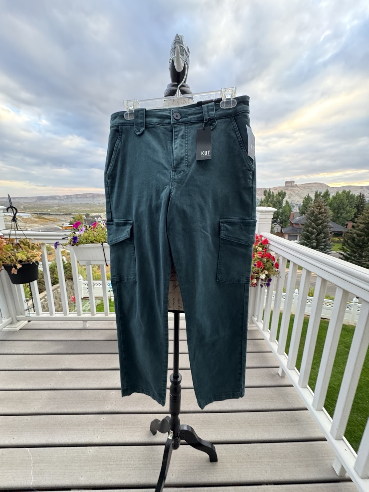 KUT FROM THE CLOTH, SZ 8, PINE GREEN PANTS, CROP LENGTH, EXCELLENT NEW W/TAGS A+