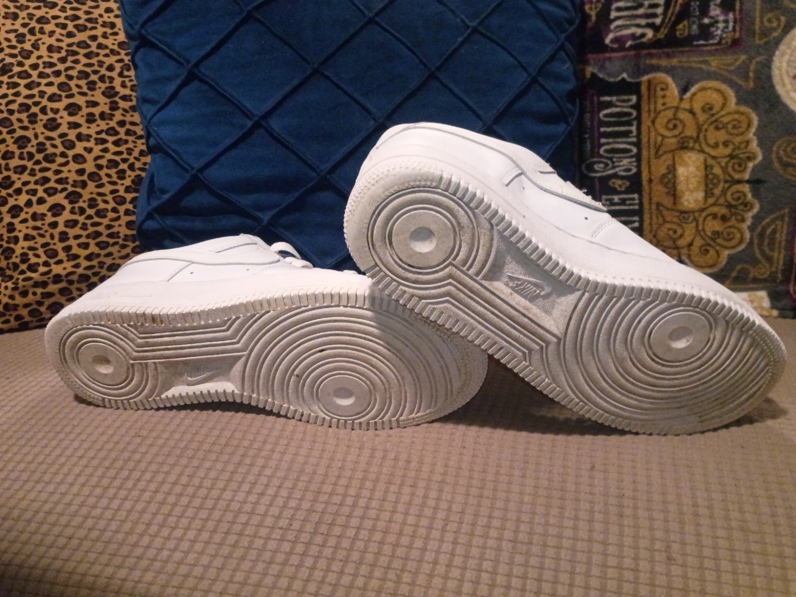 Nike Air Force 1 White Low Top Lace Up Athletic Sneakers mens 8.5 /women’s 10.5