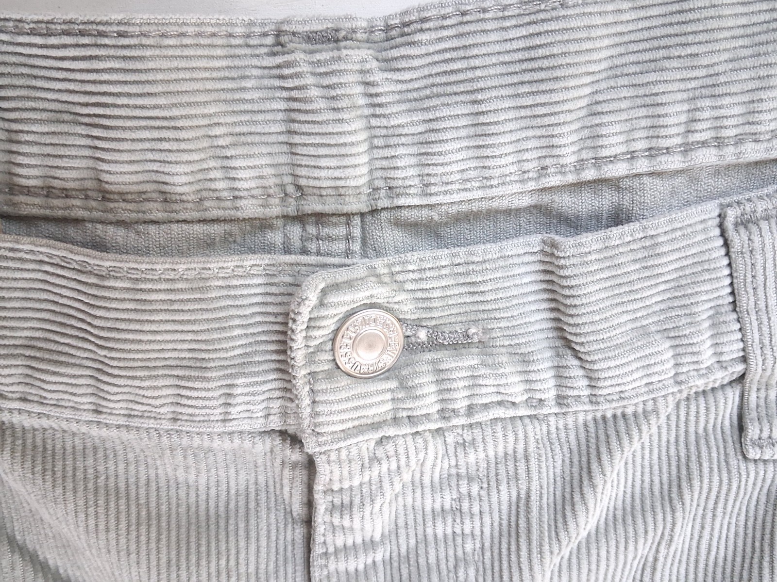 Levi’s Men’s 565 Corduroy Pants 30×30 Gray Loose Straight Fit 5-Pocket NWT