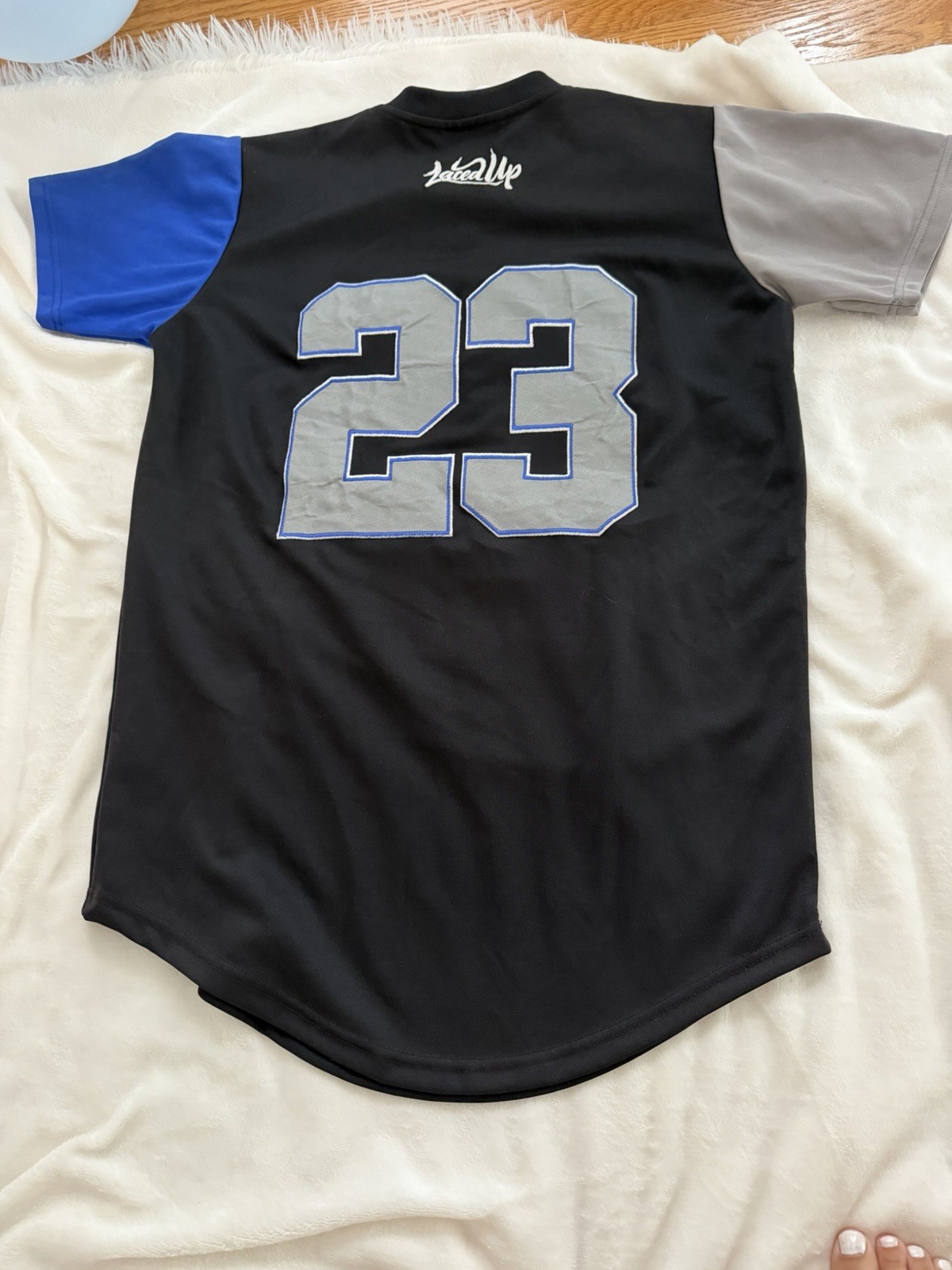 Laced Up Men’s Black Blue Gray Colorblock V-Neck Short Sleeve T-Shirt M