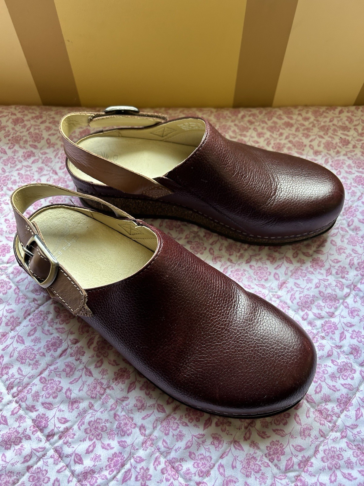 Women’s Burgundy Dansko Leather Clogs Sz 8
