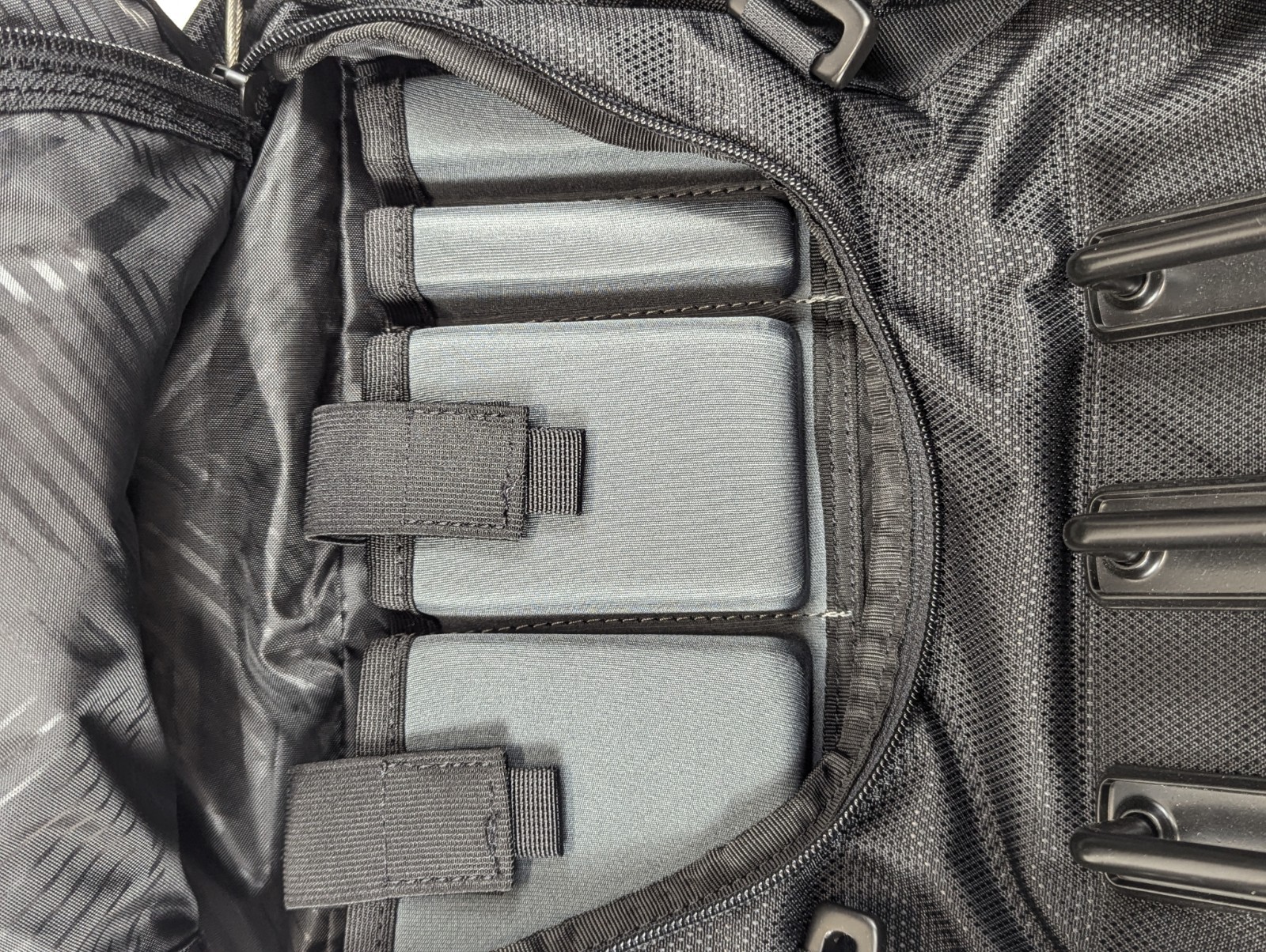 Oakley Kitchen Sink Backpack 34L Stealth Black Tactical Travel Riding