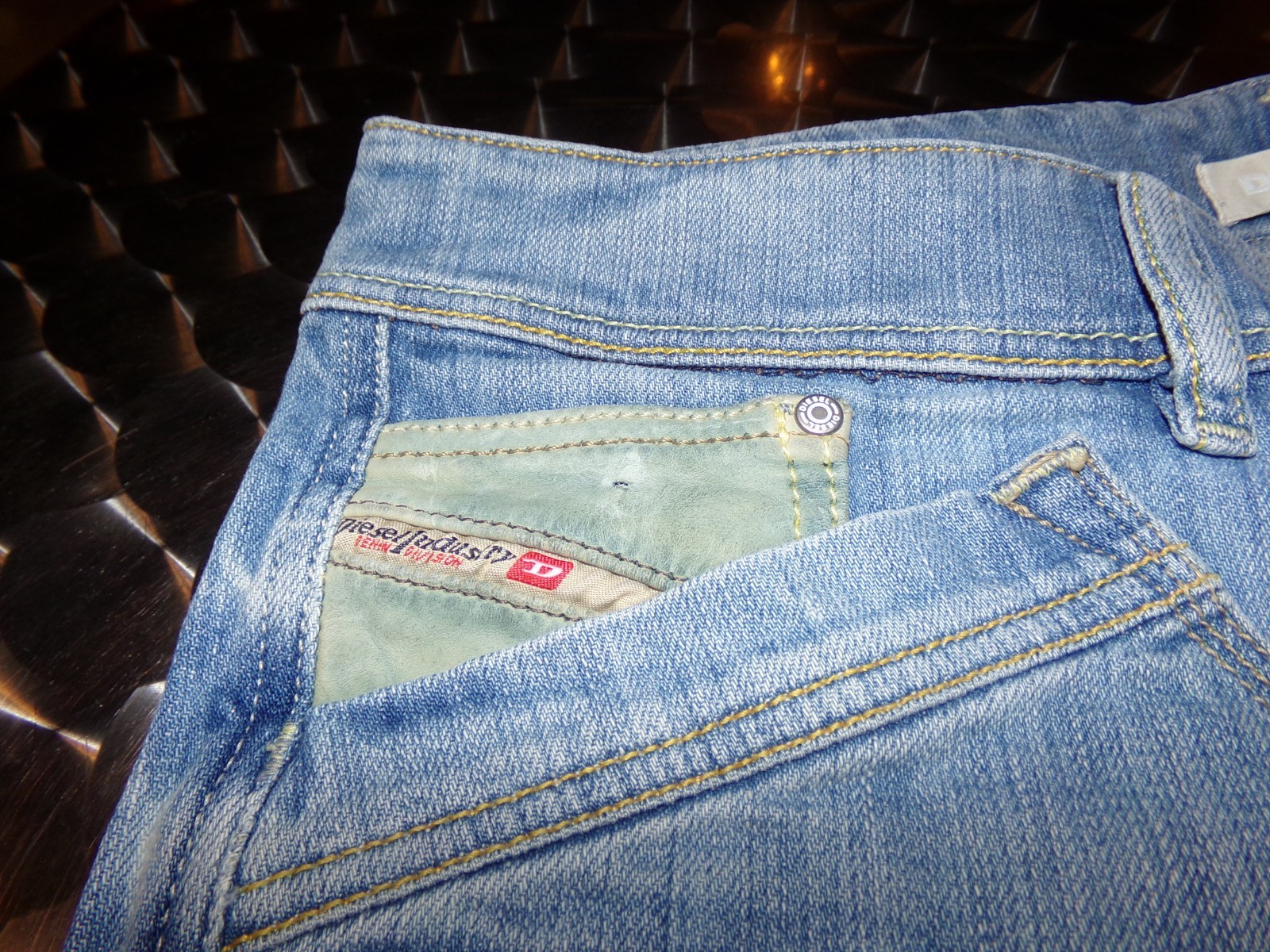 diesel 31 Capri Jeans Light Wash Zipper Pockets and fly 18″ inseam