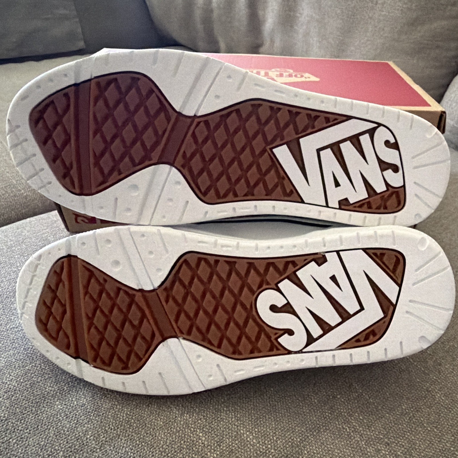 VANS Big Kids Hylane Shoe size 6 chunky white and black skate