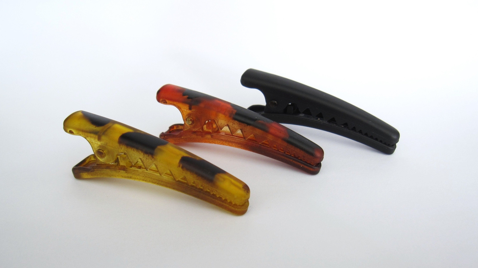 2 1/4 inch black auburn golden acrylic alligator hair clip fine thin hair
