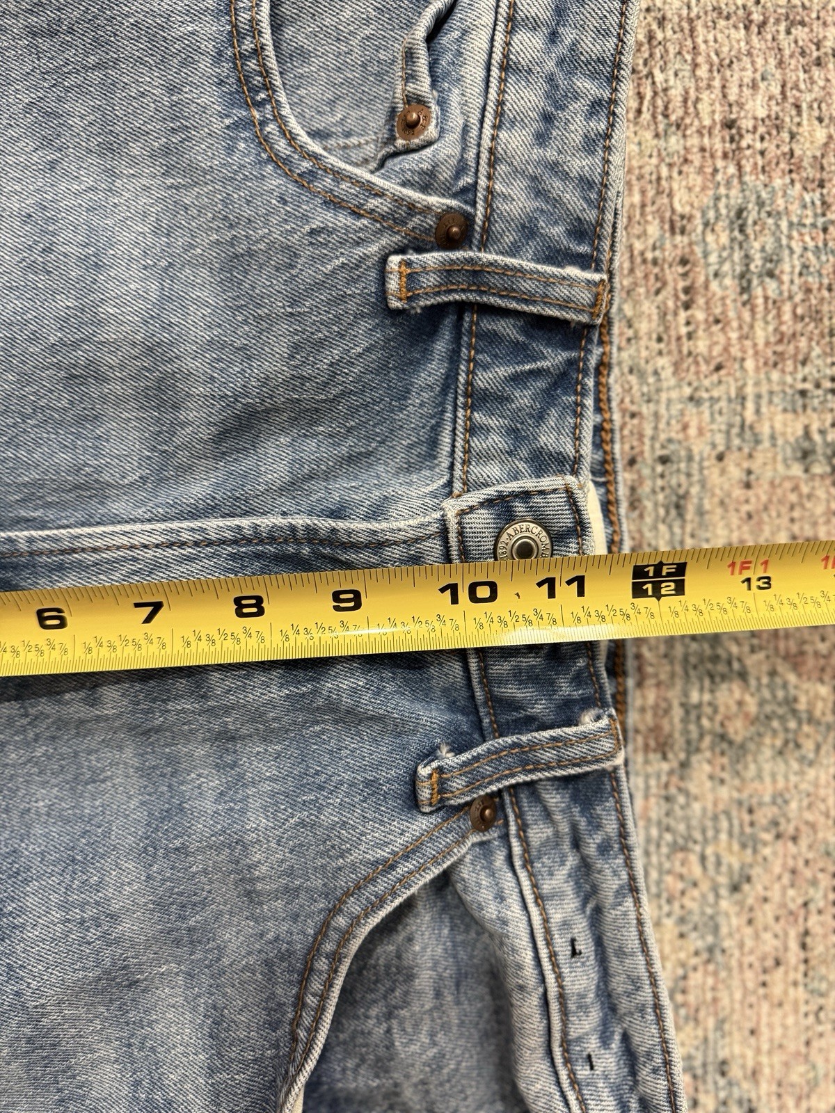 Abercrombie & Fitch Curve Love 90s Relaxed High Rise Jeans Medium Wash 29 / 8S