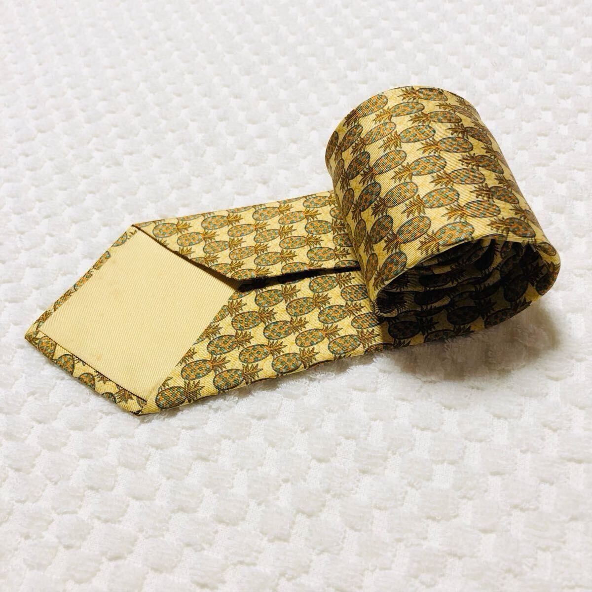 Excellent condition HERMES Tie Pineapple All over pattern 100 Silk Made in Franc