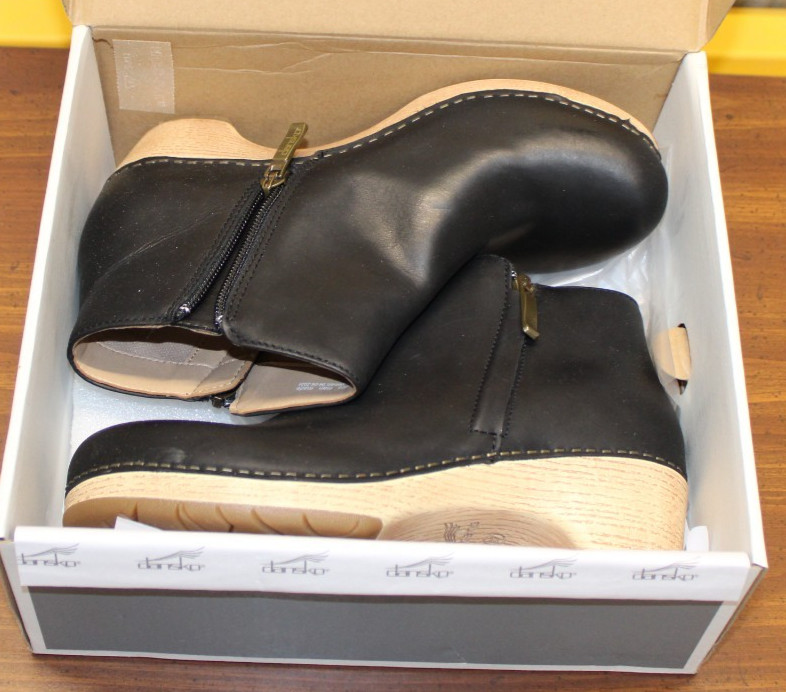 Dansko Lizanne Black Oiled Pull Up Women’s Boots, Size 37 (US 6.5)