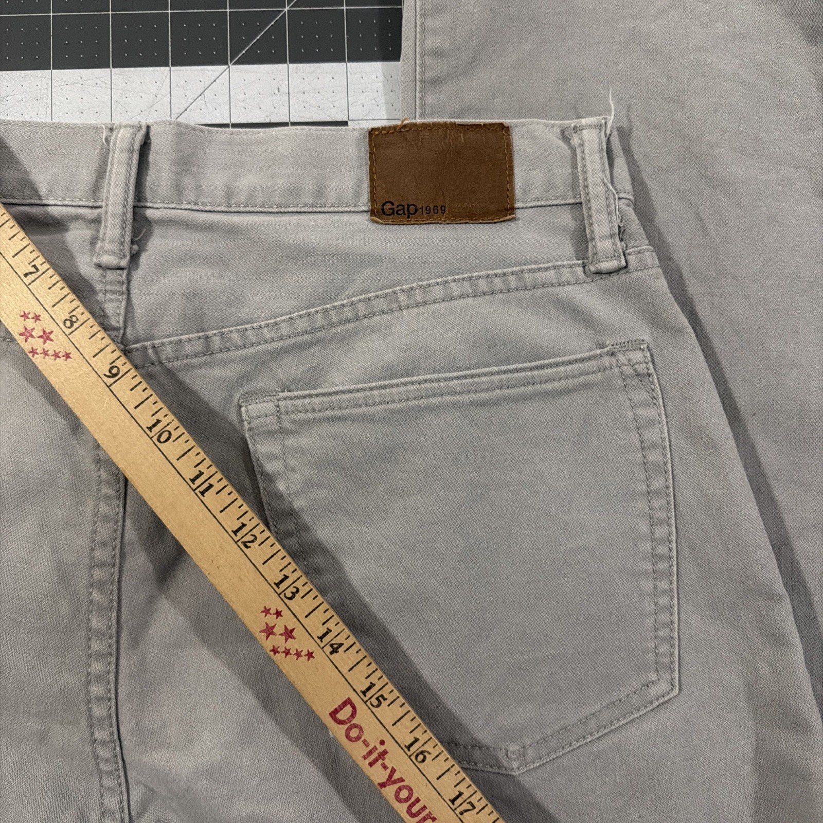 GAP 1969 Jeans Mens 32×32 Chalk Gray Straight Leg Stretch Denim Y2K