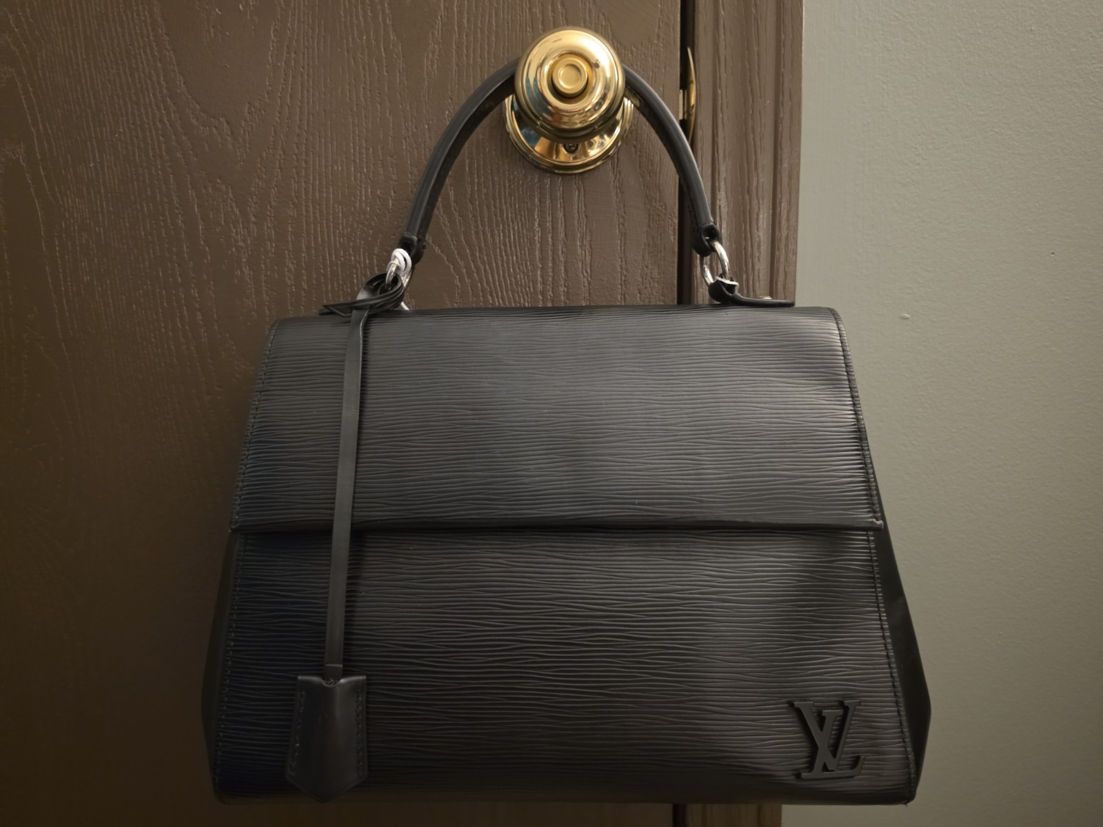 Louis Vuitton Black Epi MM Cluny Satchel Top Handle Detachable Strap Silver HW