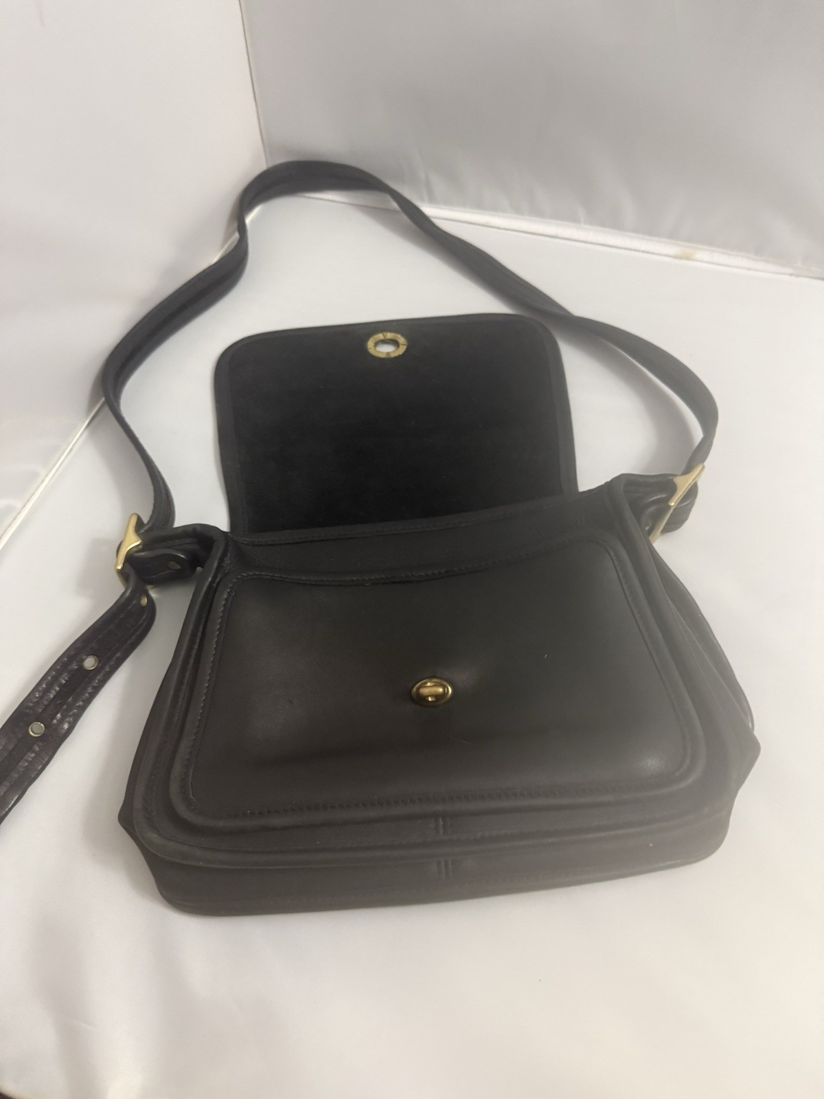 Coach Black Shoulder Bag Gold Hardware Turn Lock Adjustable Strap Buckle Accent