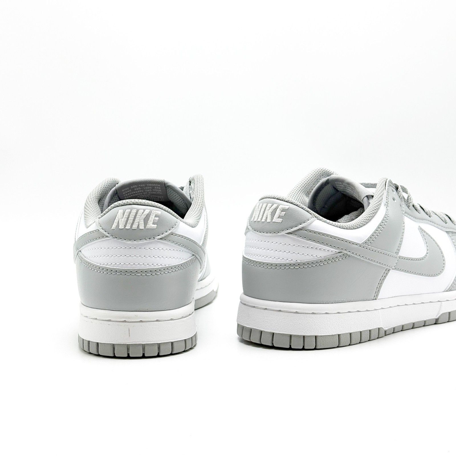 *NEW* MEN NIKE DUNK LOW RETRO WHITE/LIGHT SMOKE (HF5441 105), SZ 8.0 – 12.0 👍