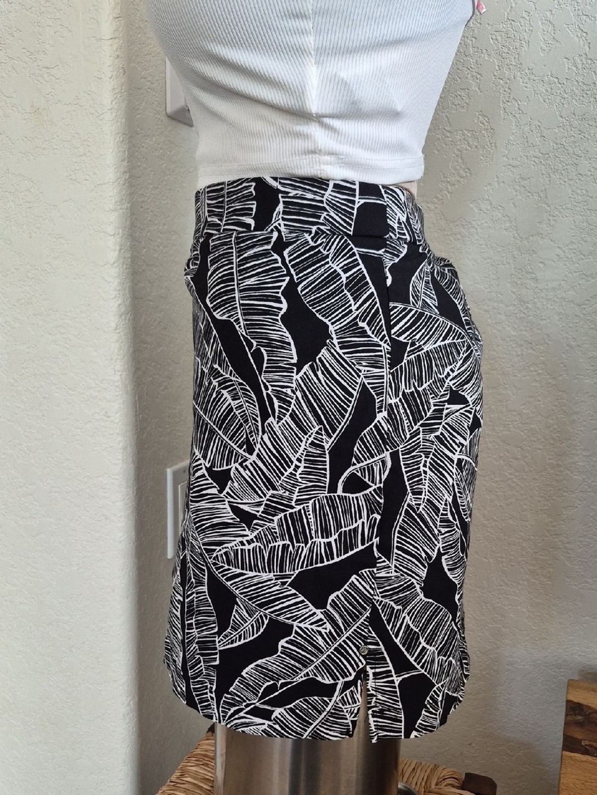 Rafaella Comfort, Abstract Leaves Print, Stretchy Skort
