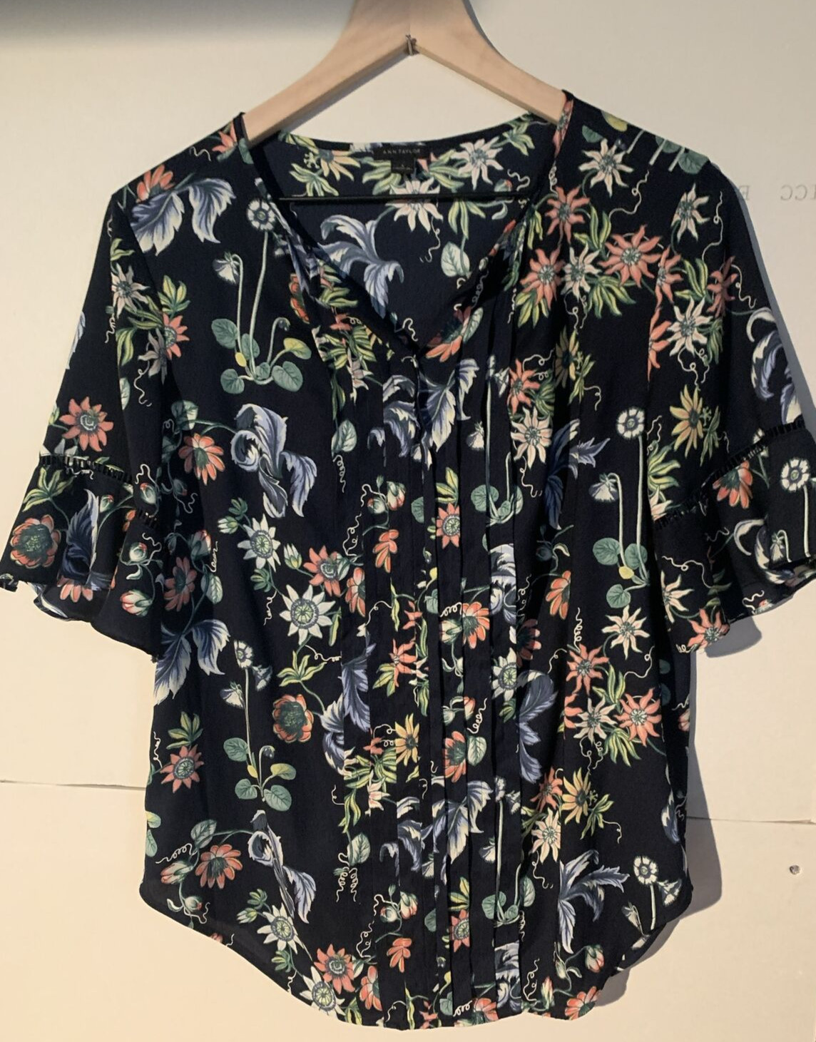 Ann Taylor Floral Blouse Small Spring Navy Blue Dressy Casual Office