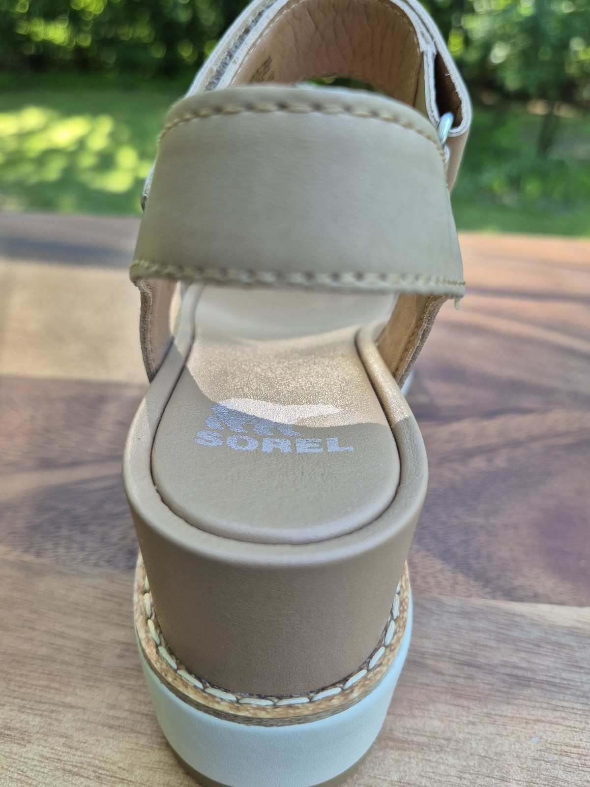 NIB SOREL Joanie IV Y-Strap Wedge Sandals, Honest Beige & Bleached Ceramic, 6M