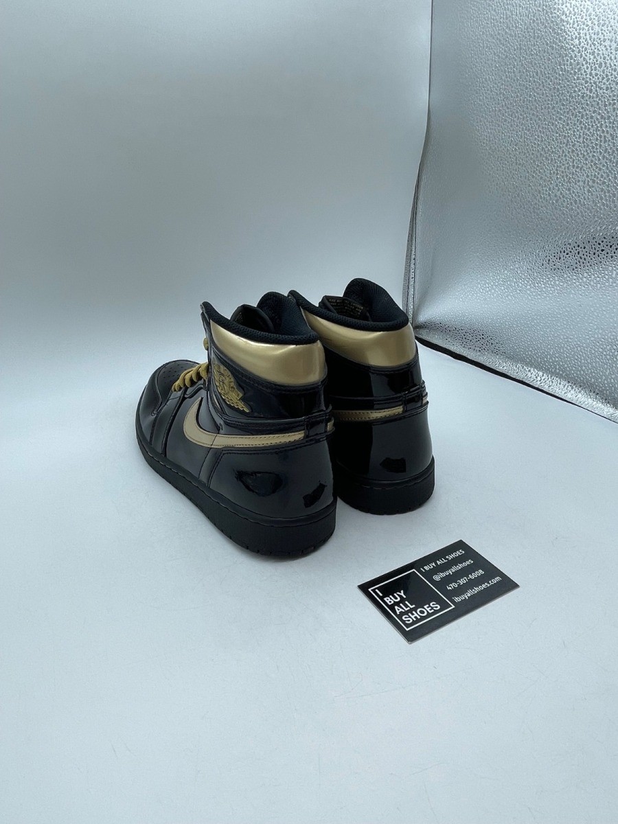 Jordan 1 Retro High Black Metallic Gold (2020) 9 (Moderately Wor Size 9 (No Box)