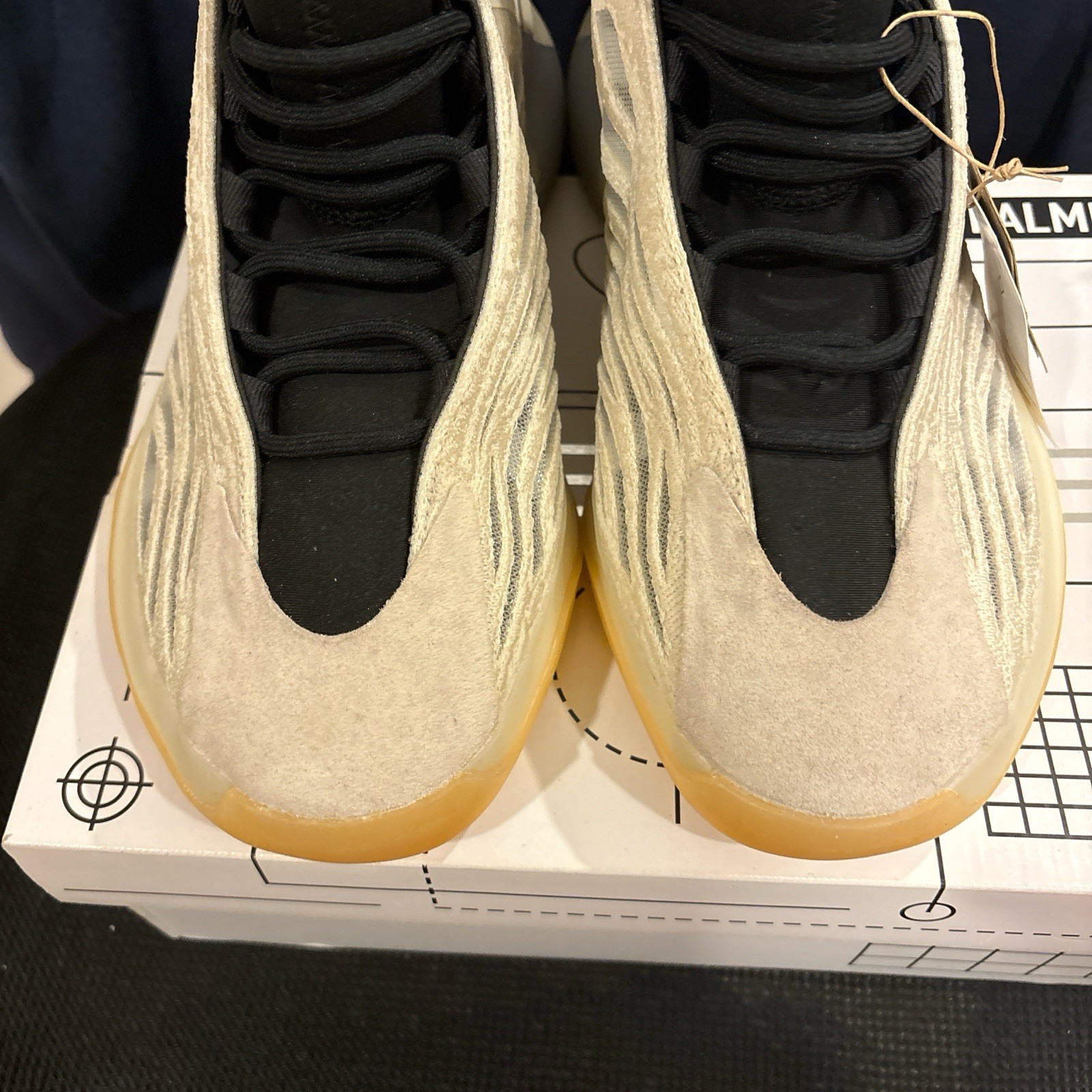 adidas Yeezy QNTM Mist Slate Size 10