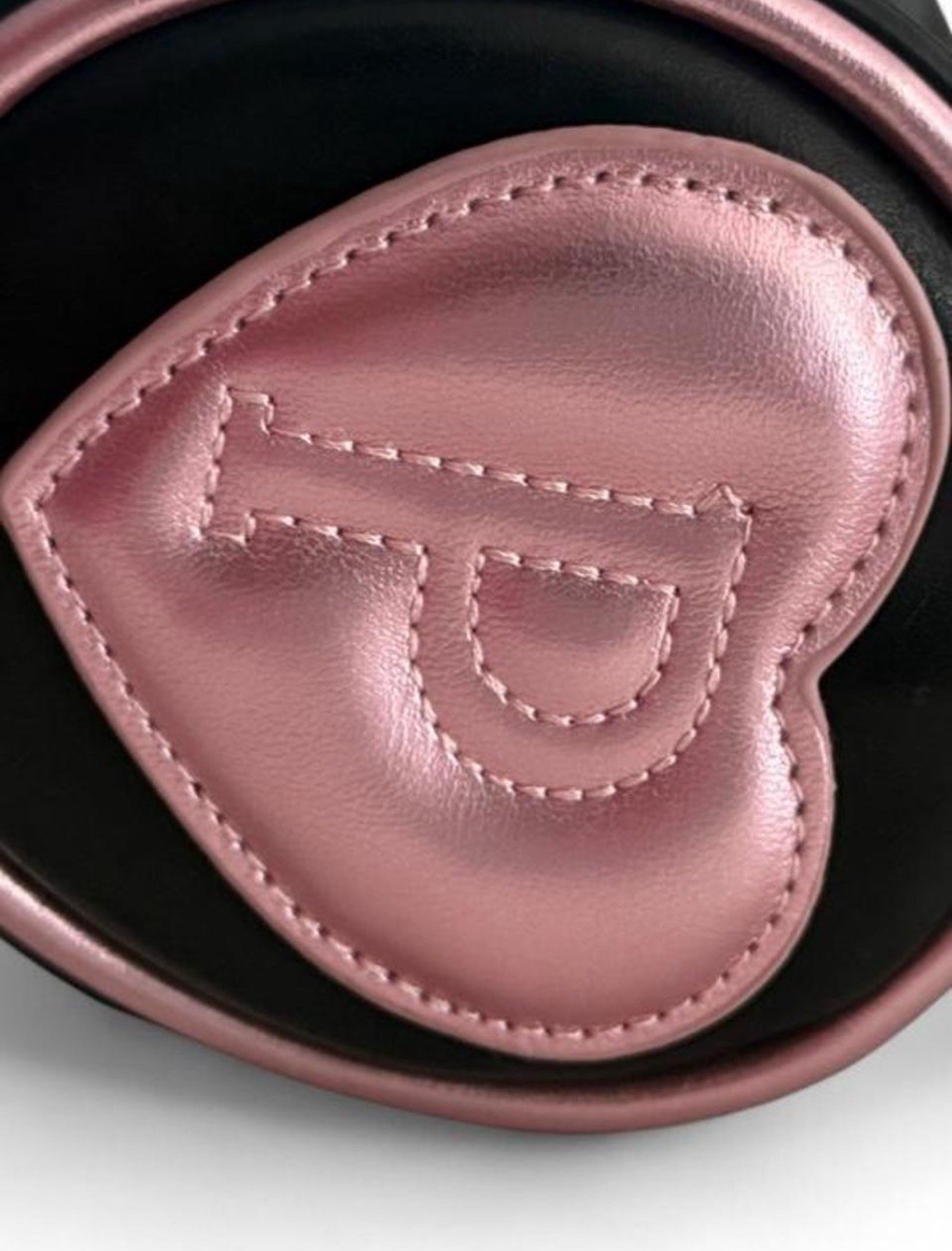 Paris Hilton “That’s Hot” Embroidered Small Shoulder Bag Black/Pink Chain Charm