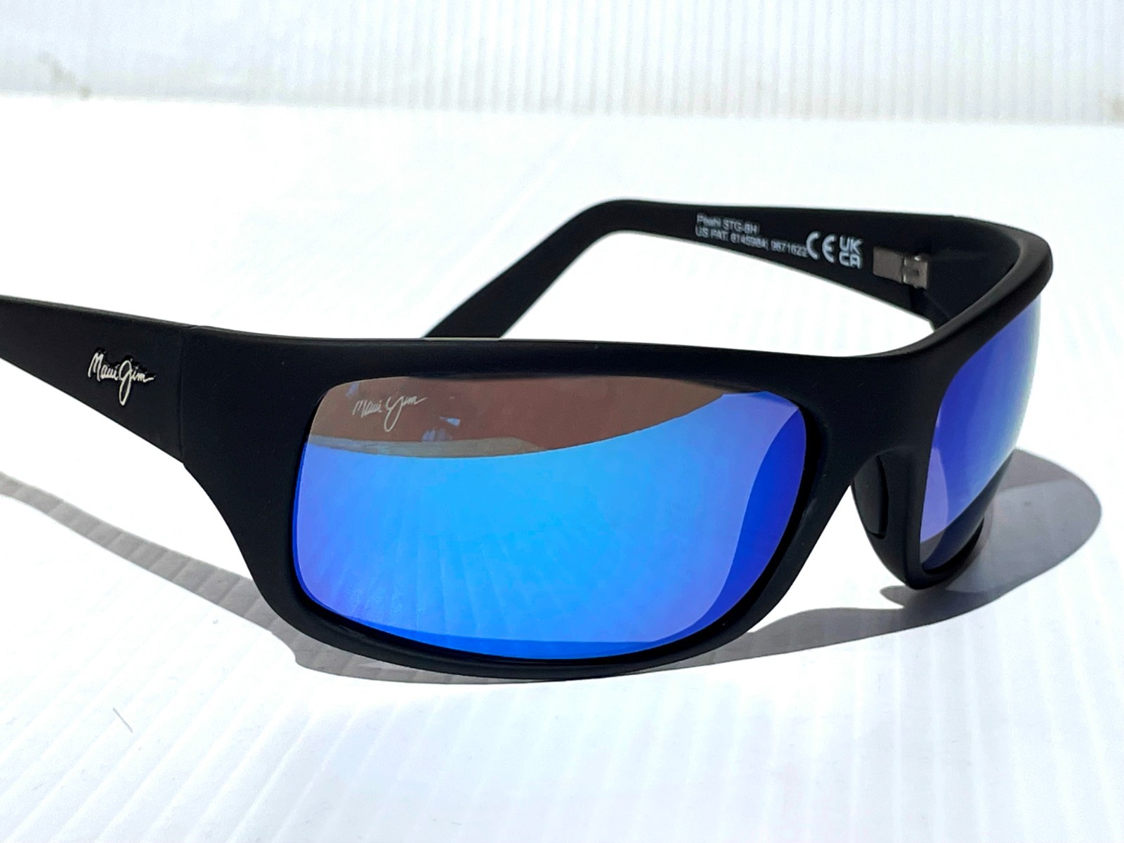 NEW Maui Jim PEAHI Matte Black Rubber POLARIZED Blue GLASS Lens Sunglass B202-2M