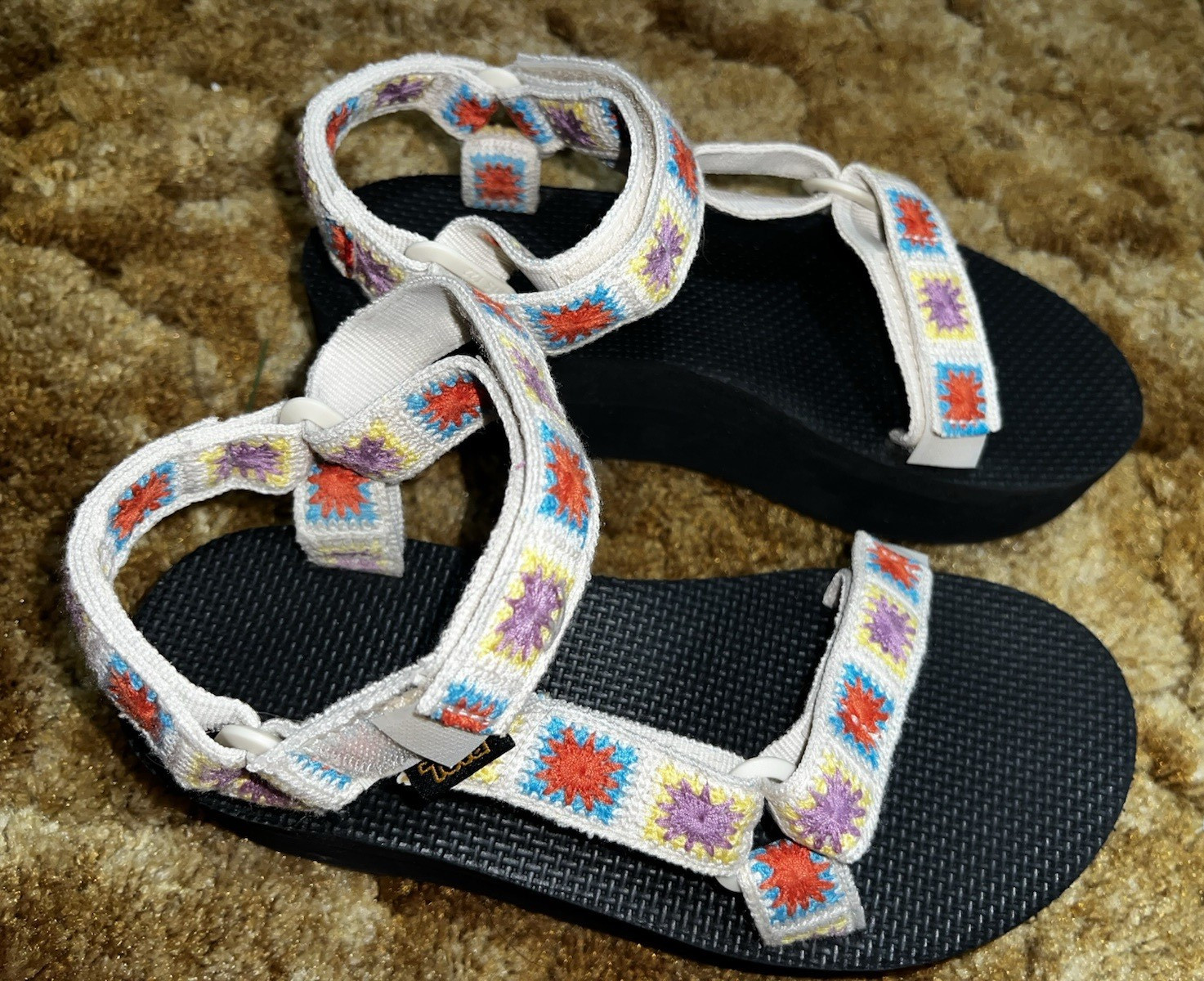 TEVA EXPLORE FLATFORM UNIVERSAL CROCHET PLATFORM SANDALS, size 7 Category Sandal